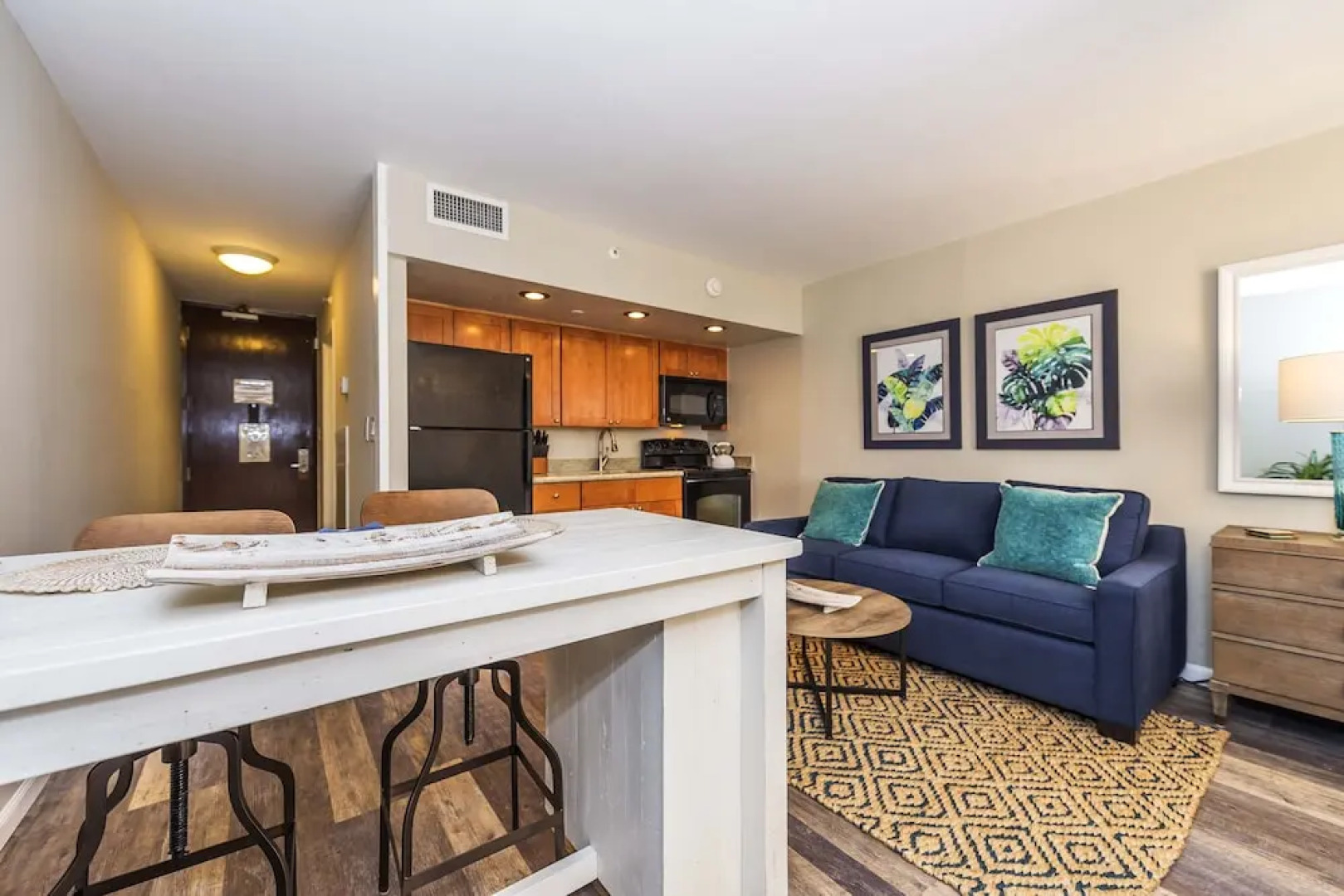 Royal Kahana 318 Studio Bedroom Condo by RedAwning