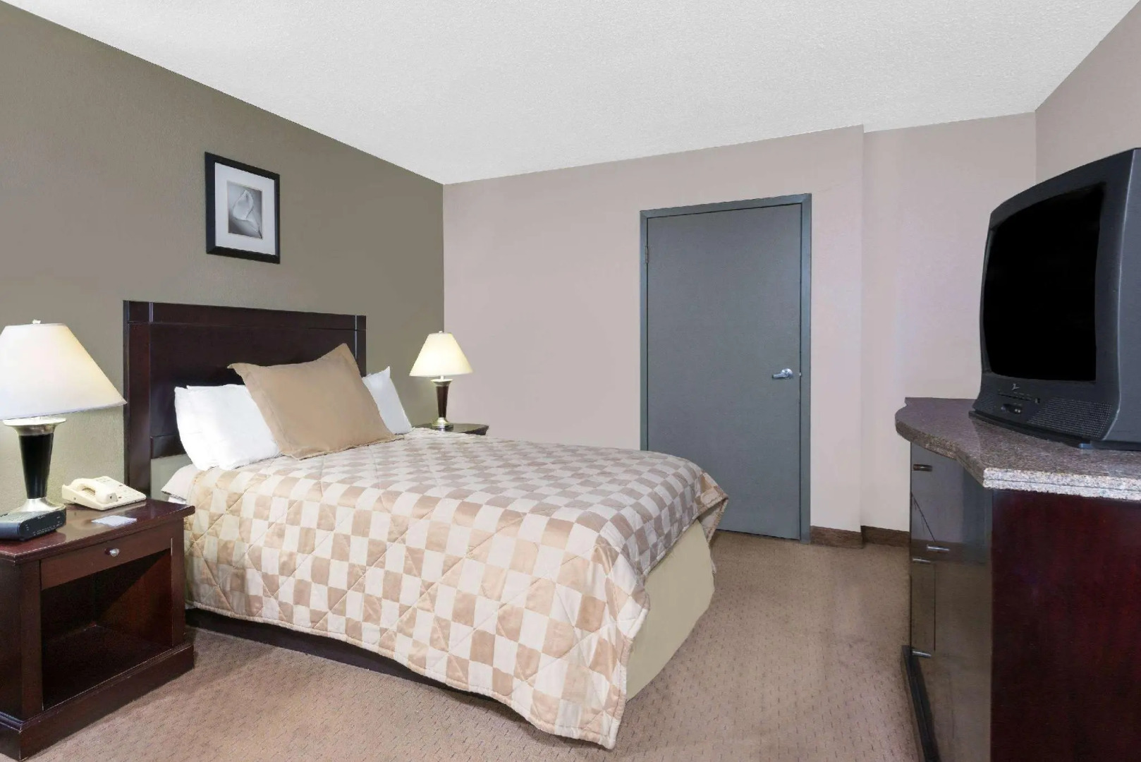 Howard Johnson Inn Cleveland Airport