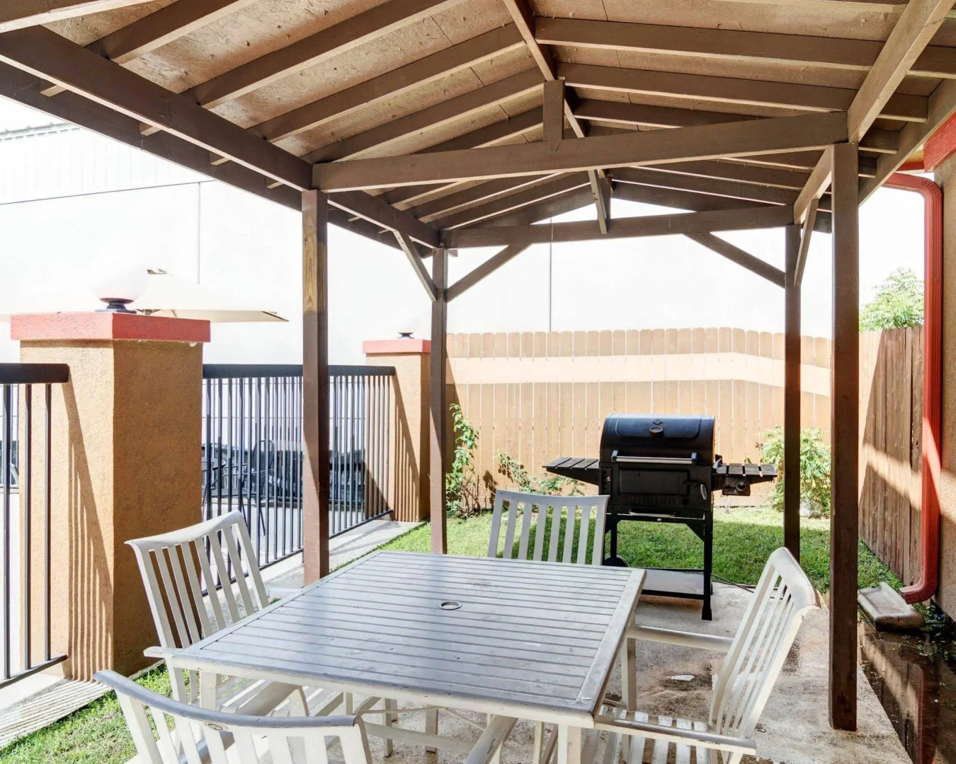 Quality Suites Houston IAH Airport - Beltway 8