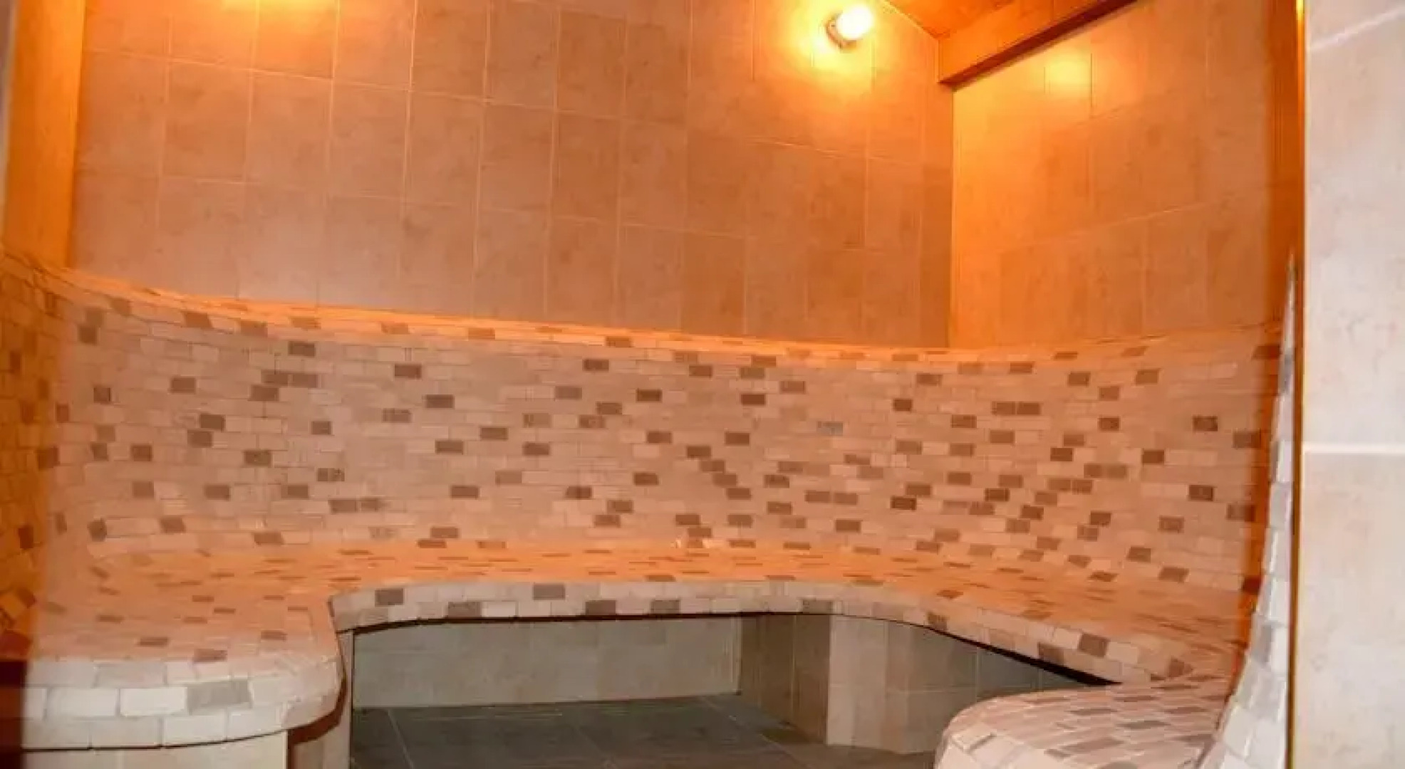 Deluxe Apartment with Pool and Sauna