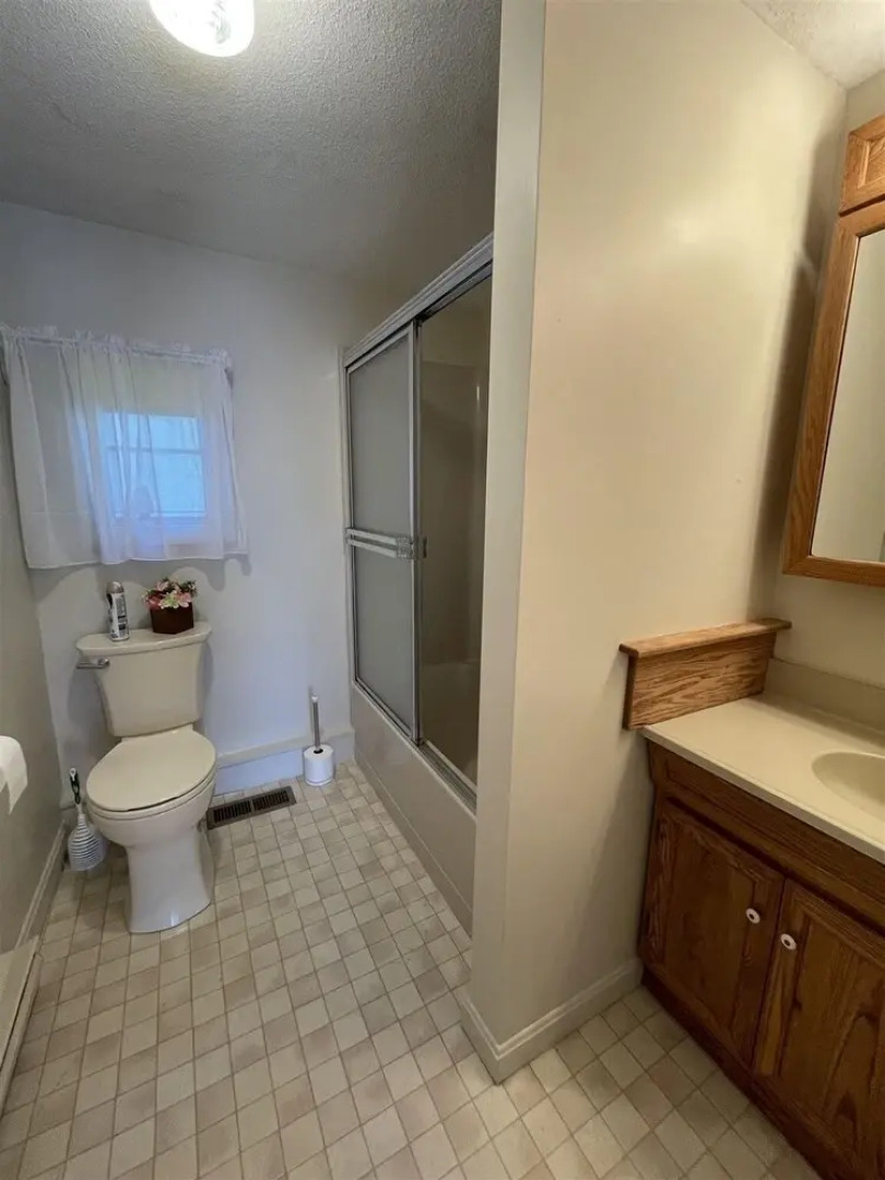 Martin Place Limit 6 2 Bedroom Cabin by RedAwning