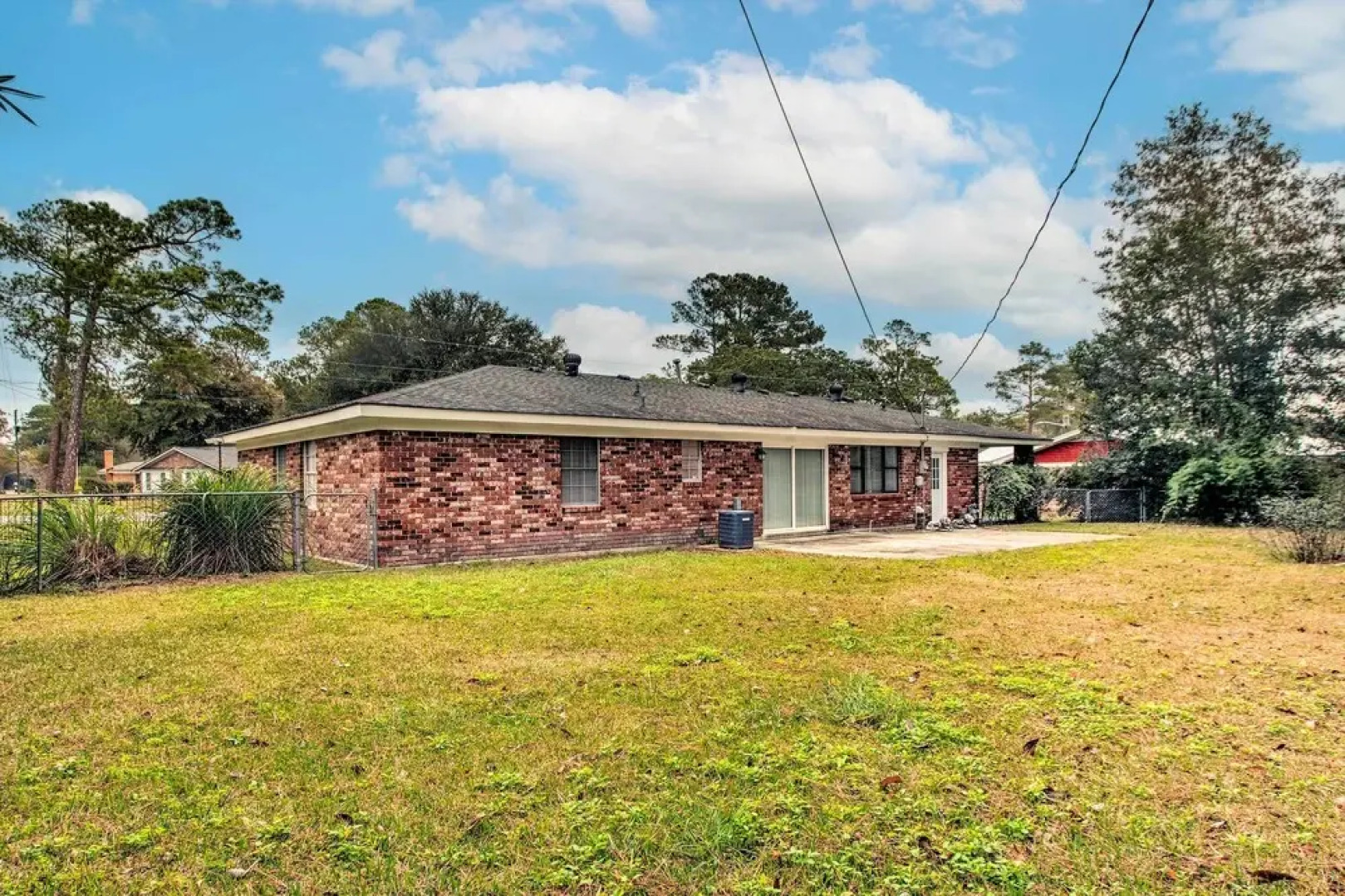 Bright Hinesville Home, 43 Mi to Savannah!