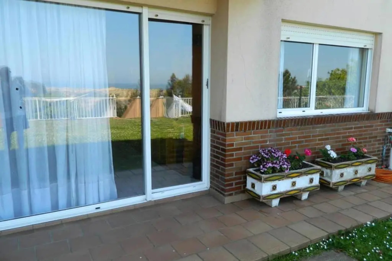 Apartamento con jardin privado junto playa Usil - Mogro