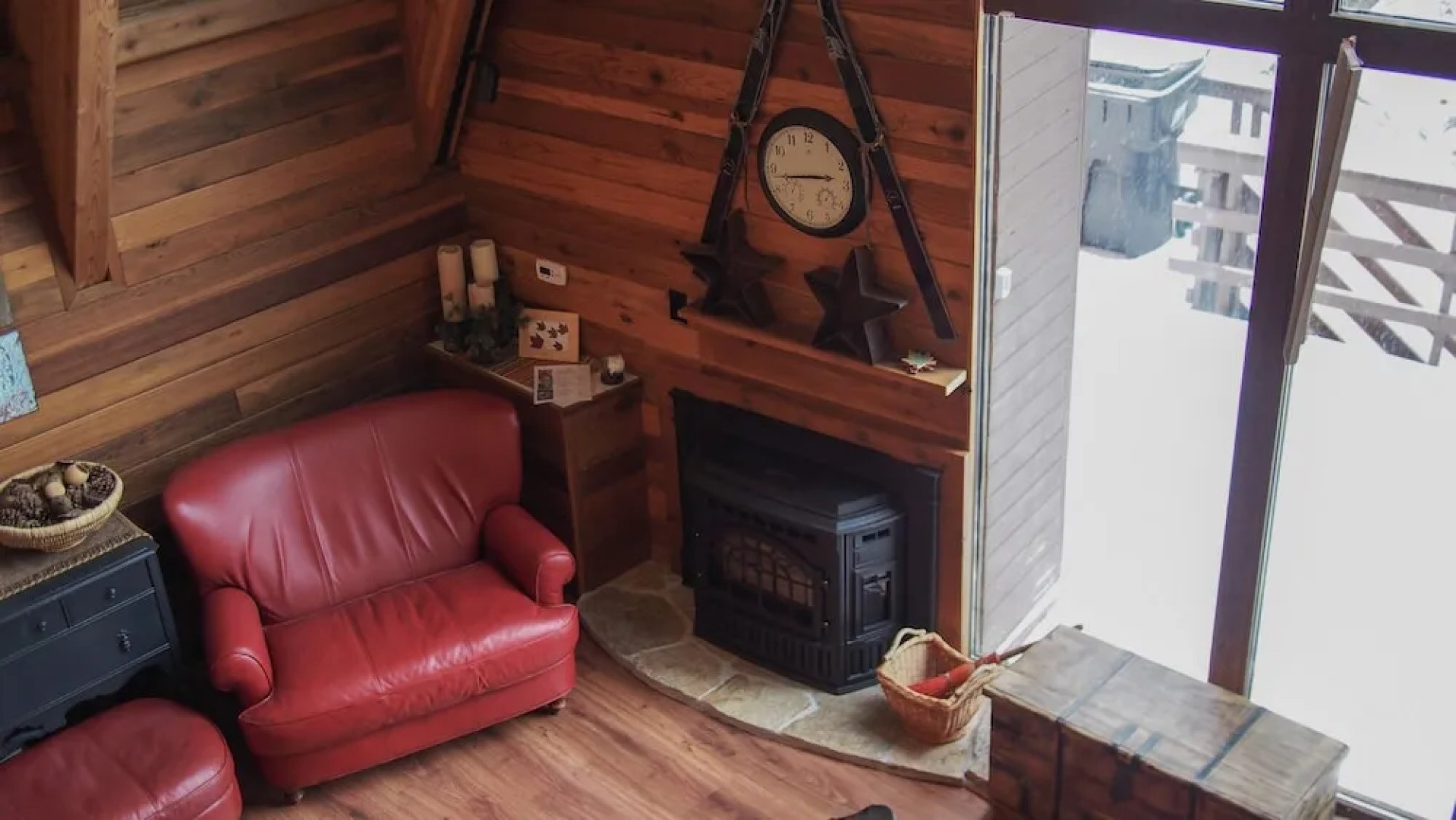 White Pines 4-BD Cabin in the Woods -- Easy Access in Summit Park