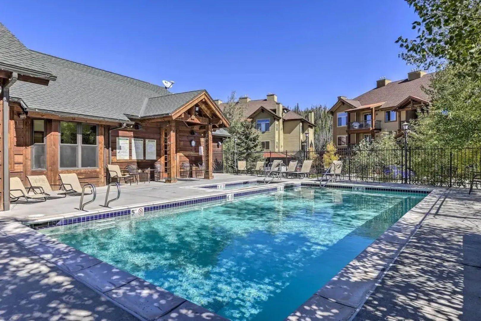 Downtown WP Condo w/ Pool: Steps to Concert Venue!