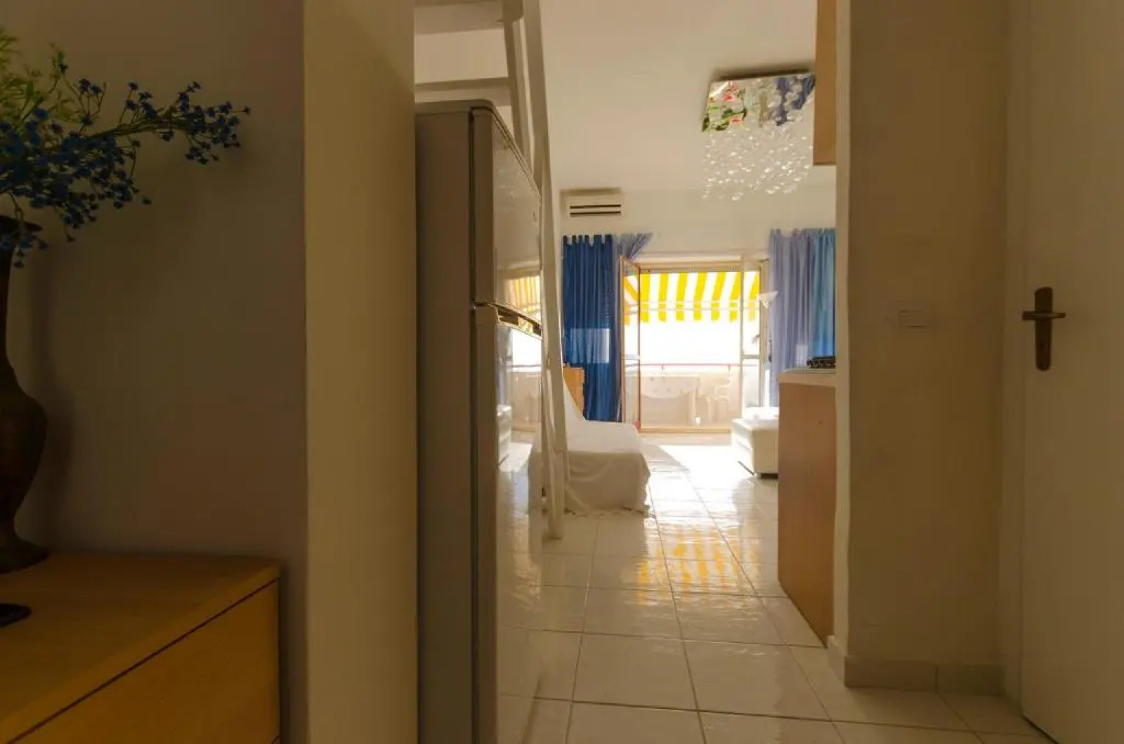 Fantastic studio, 2 min from the beach, sea view !