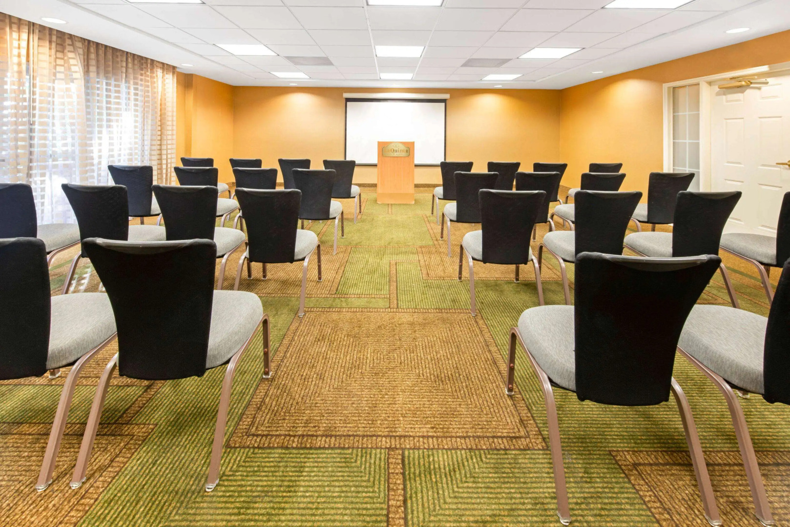 La Quinta Inn & Suites by Wyndham USF (Near Busch Gardens)