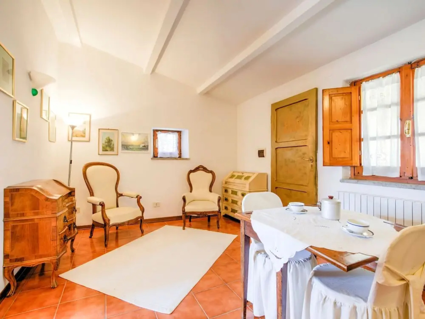 Spacious Mansion in Tuscany with Swimming Pool