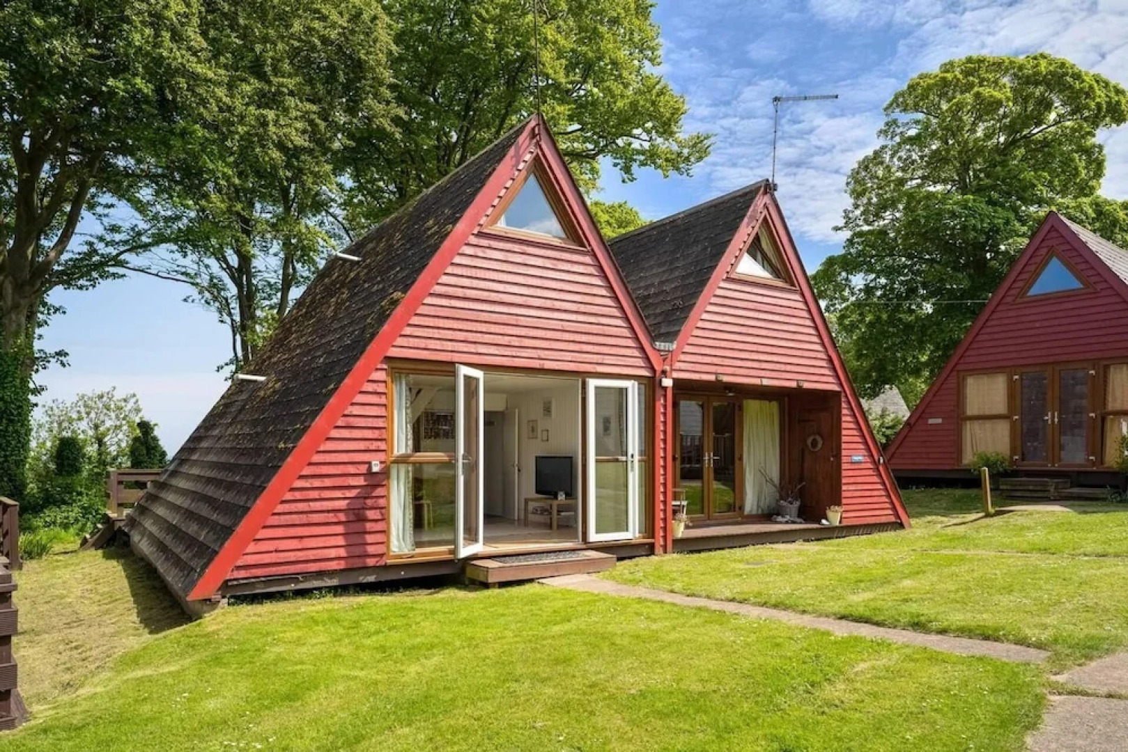 The Lookout, Sunny Beach Retreat, Sleeps 5 Guests