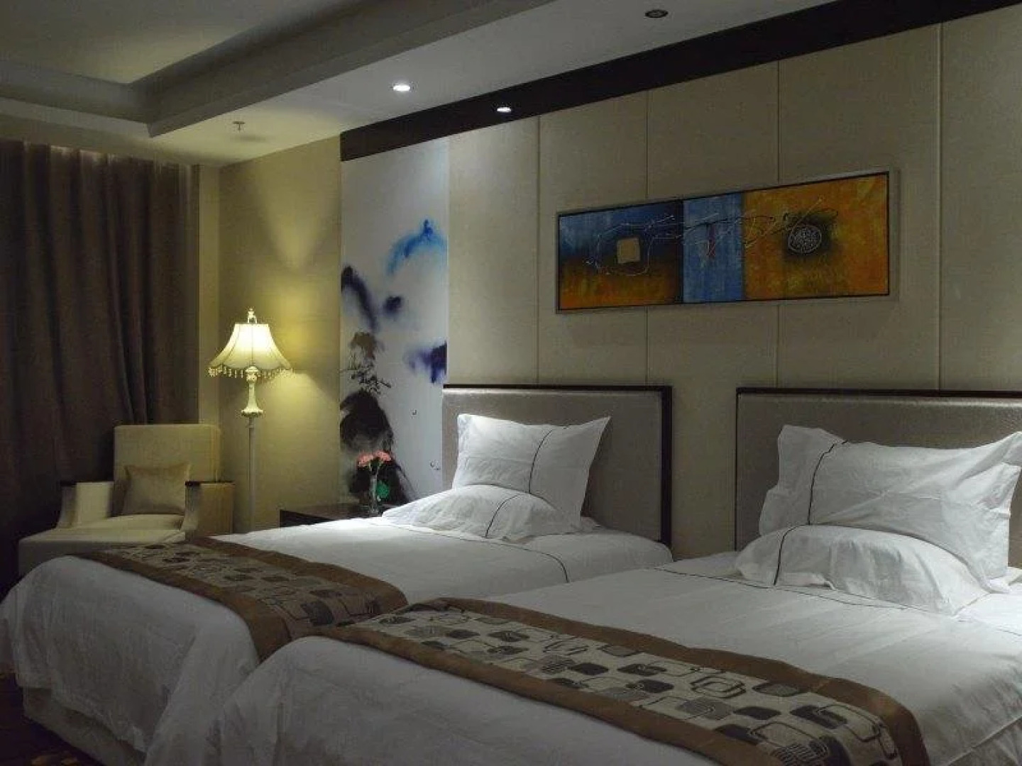 Huang He  International   Hotel