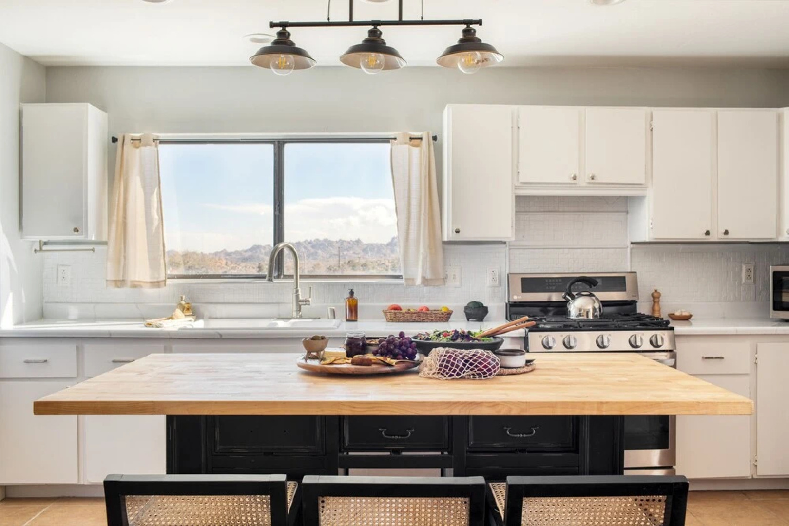 Rhythm by Avantstay Stunning Home w/ Pool, Hot Tub & Sweeping Views