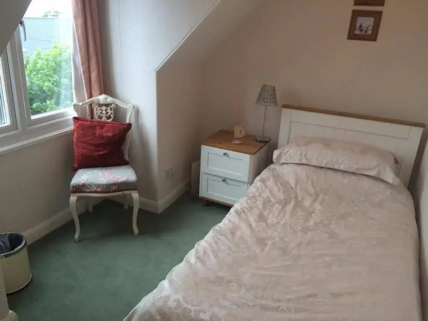 Hillcrest House Bed & Breakfast