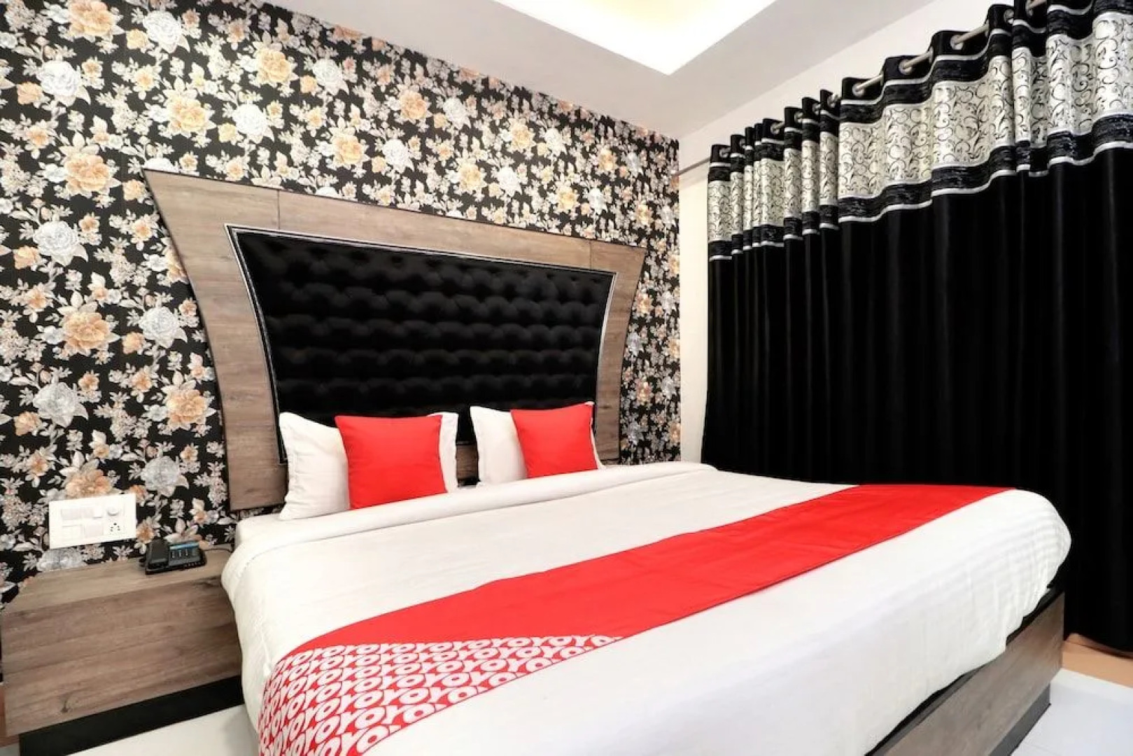 OYO 27972 Hotel Pakeeza