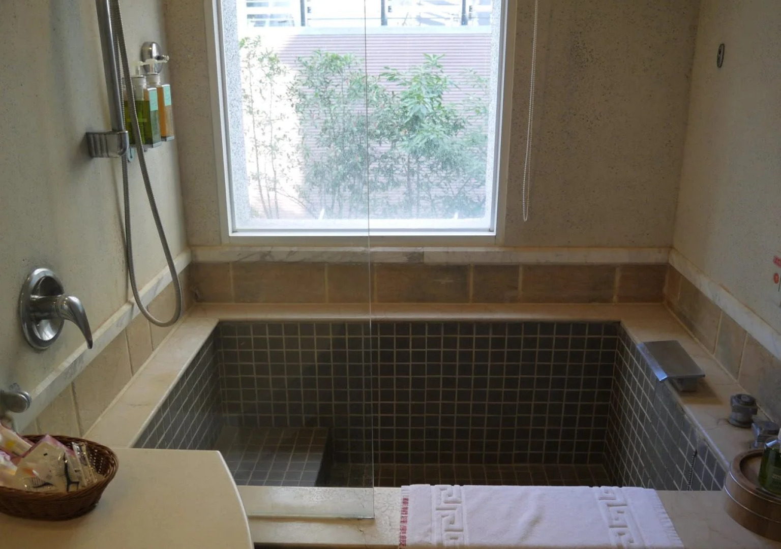 Hua Ge Hot Spring Hotel