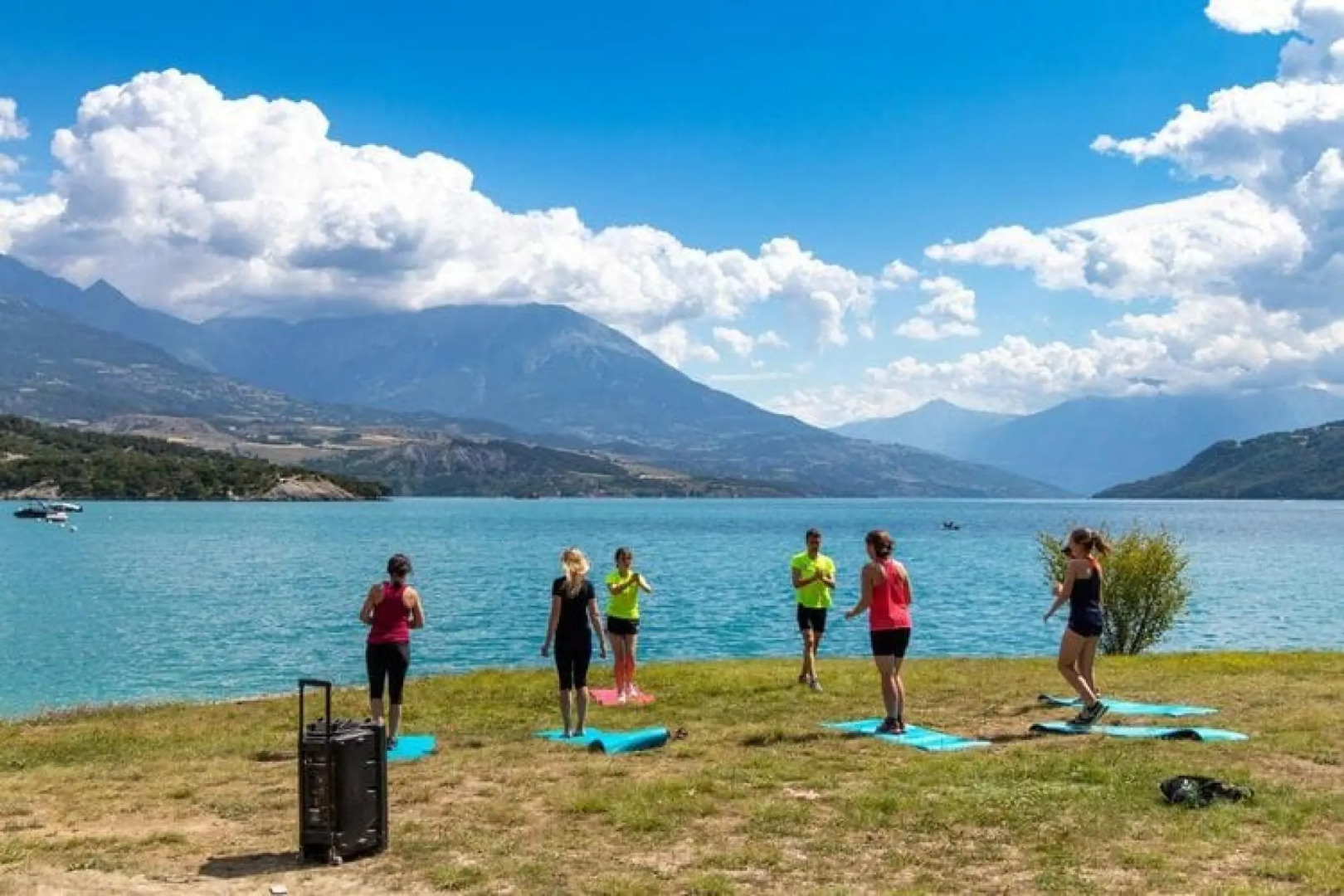 Apartment by Lake Serre-poncon With Pool