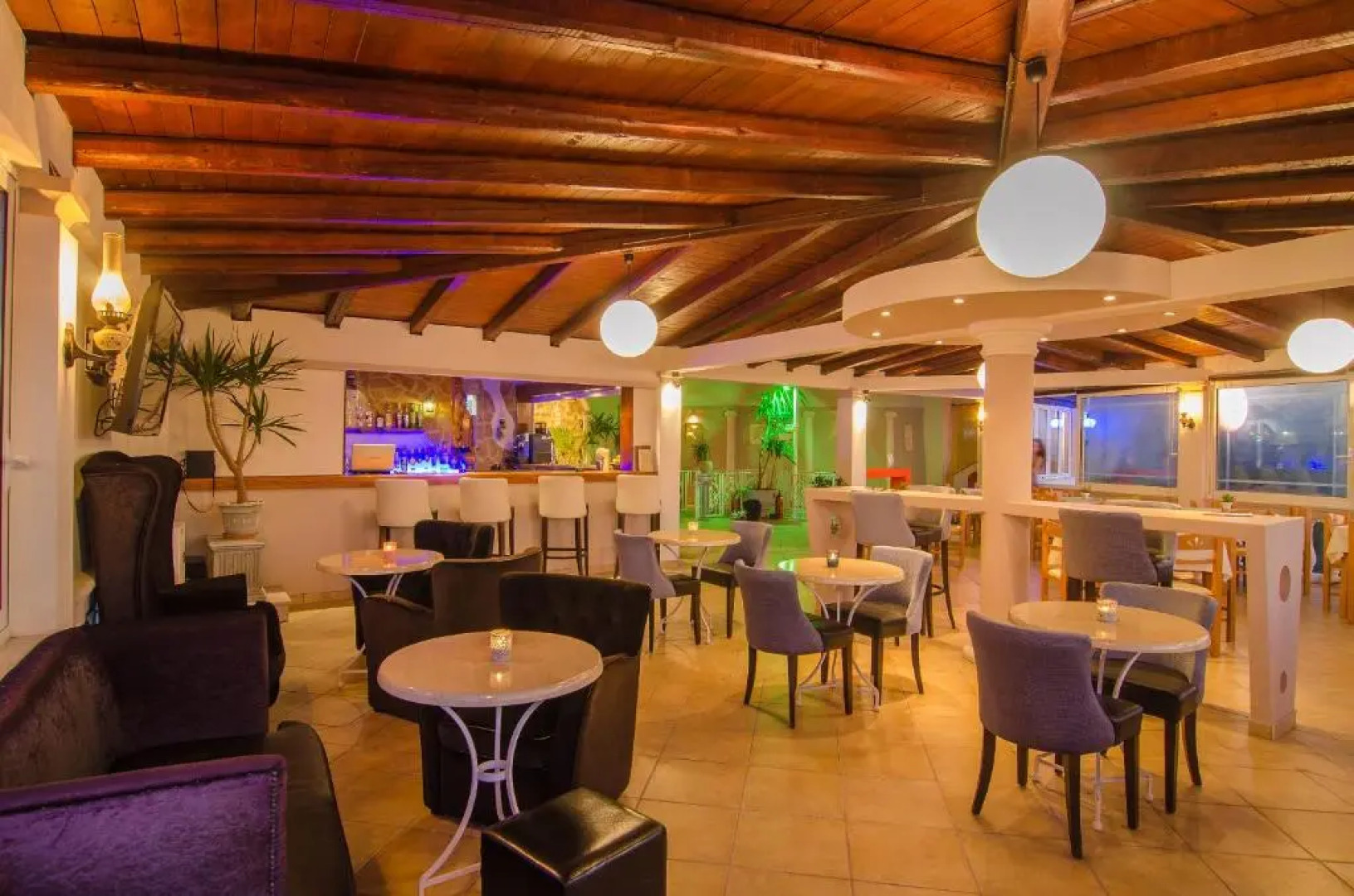 Bella Vista Apartments