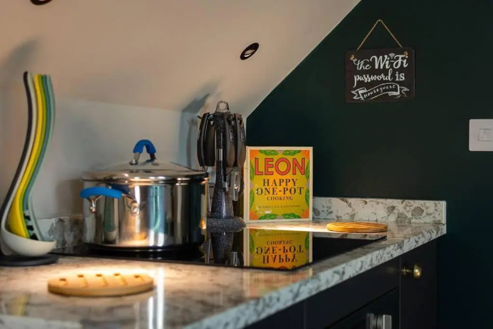 Stylish One Bedroom Cotswold Coach House Tetbury (Adults Only)