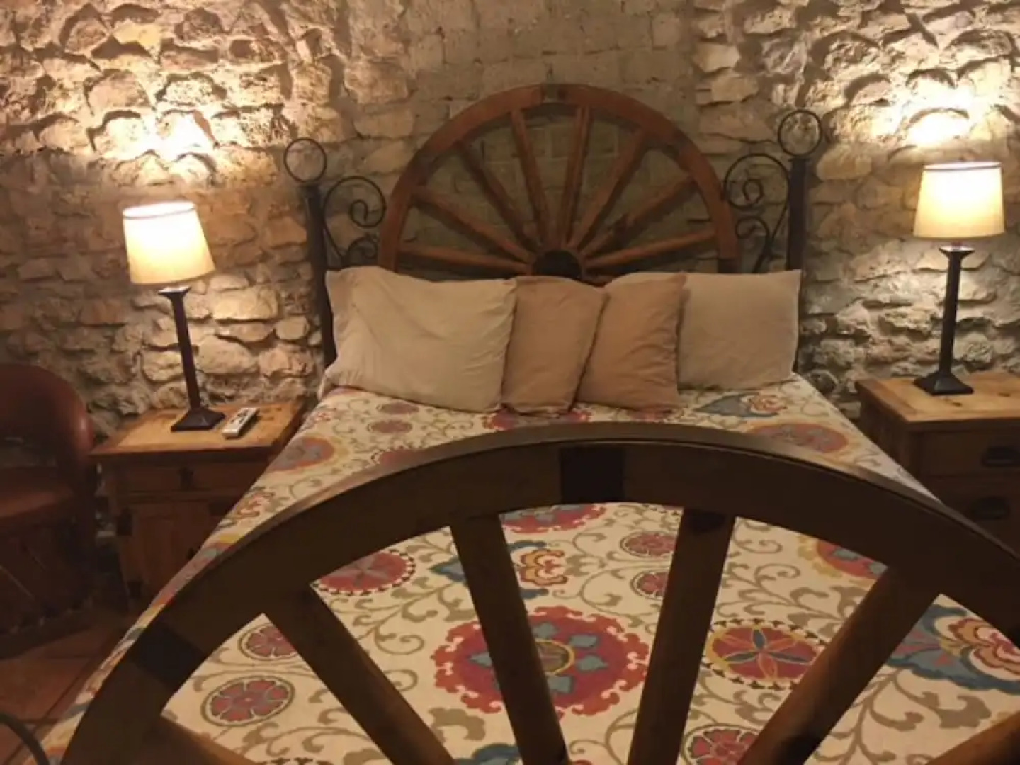 The Historic Leakey Inn