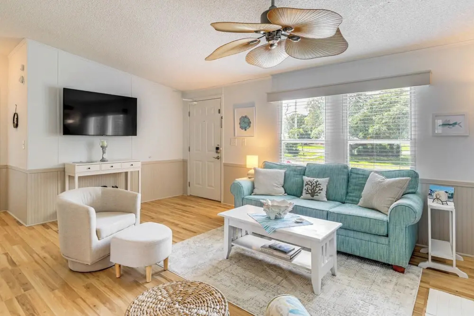 2 Blocks to Crystal Coast: Family-friendly Retreat