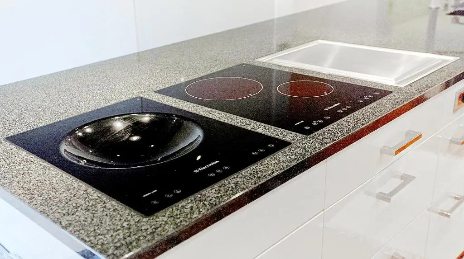 Presidental Suite Apartment by Livingdowntown