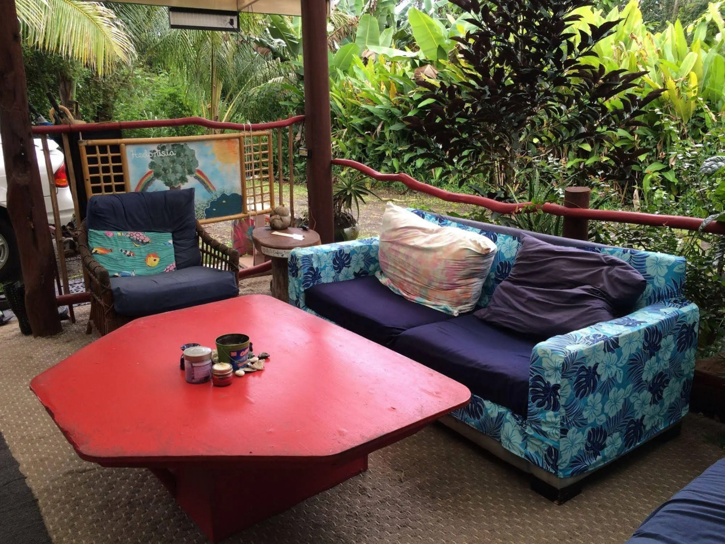 Hedonisia Hawaii Eco-Hostel Community