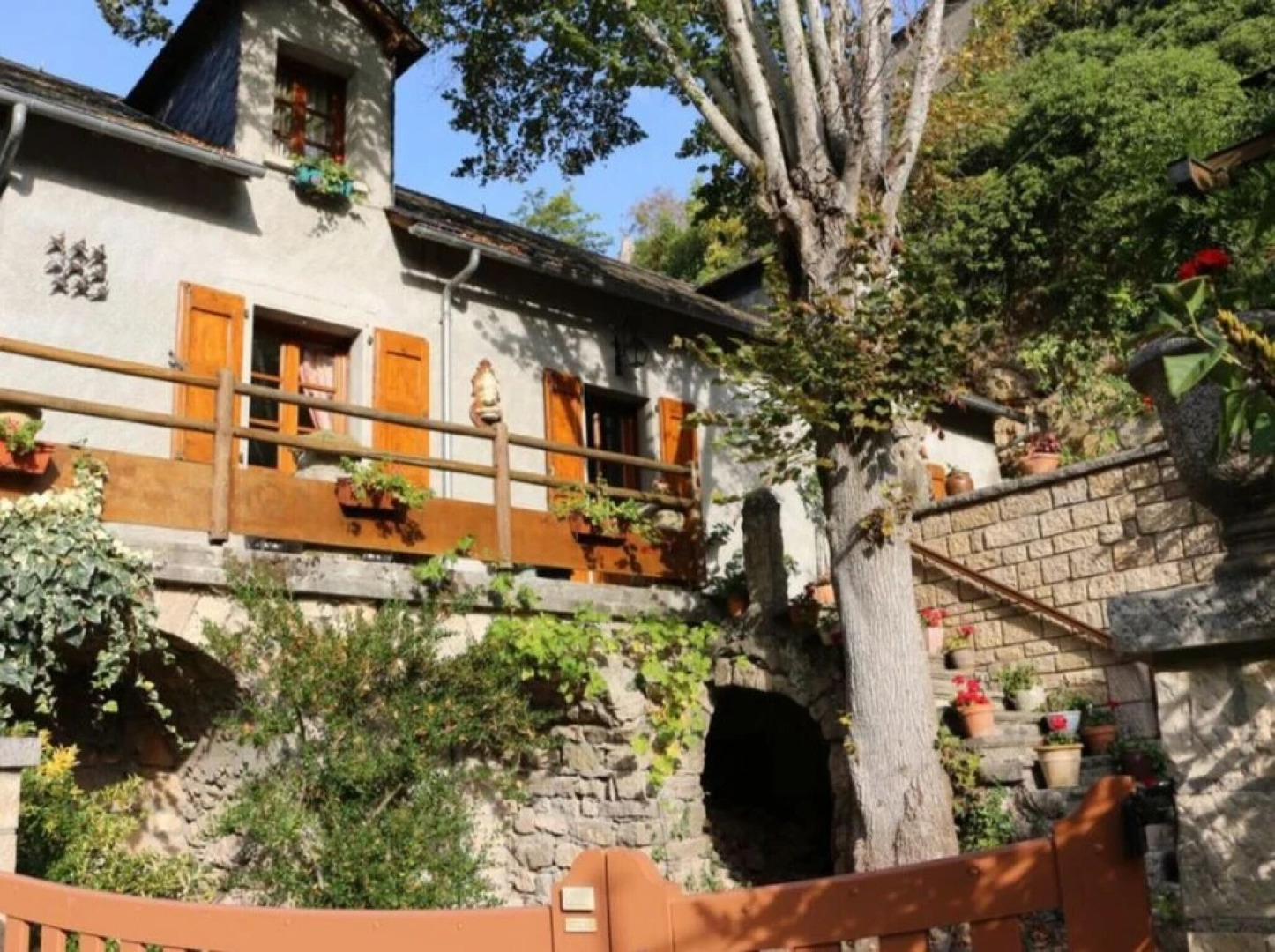 Villa With 4 Bedrooms in Saint-pierre-des-tripiers, With Wonderful Lak