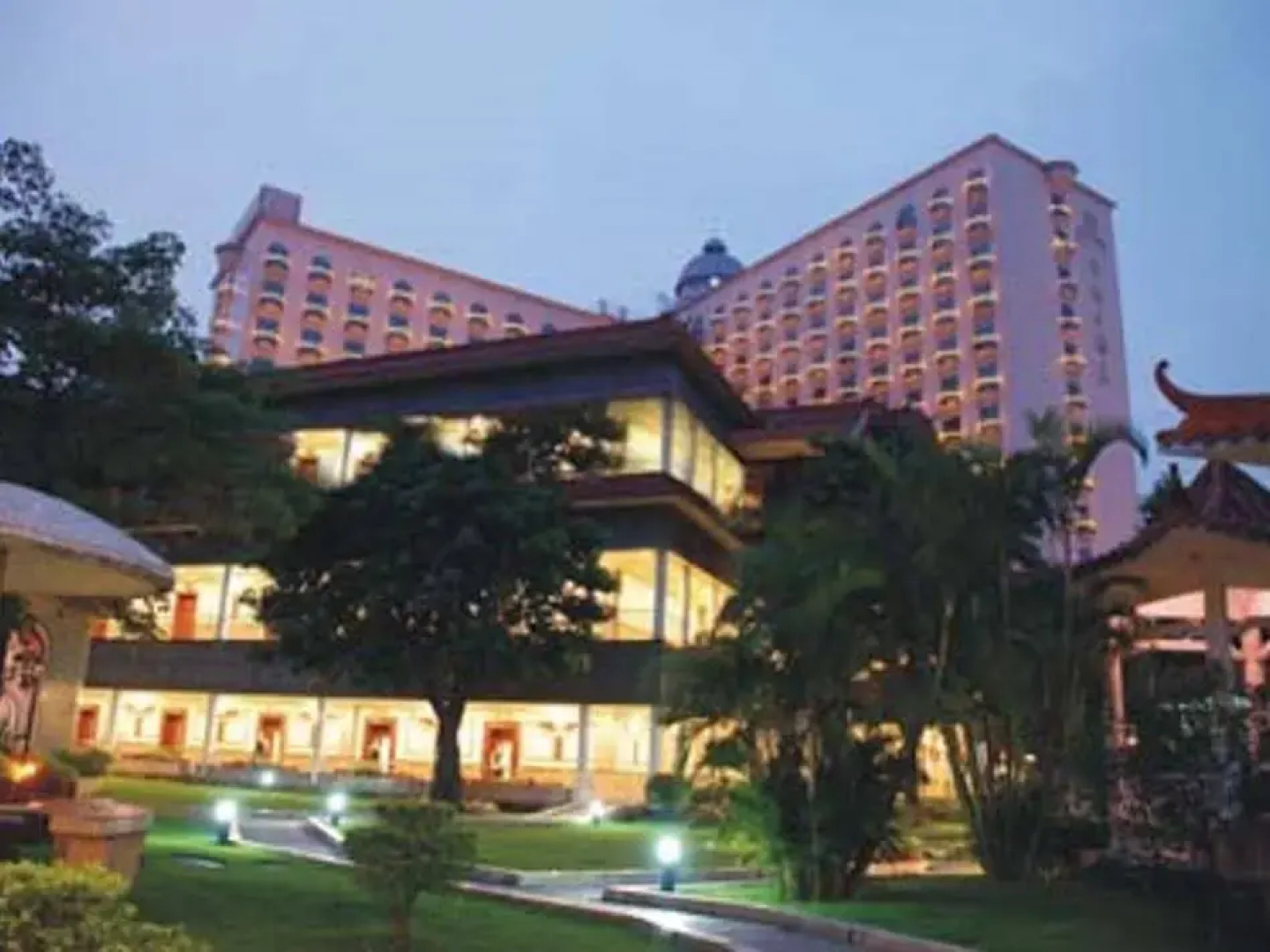 Centenio Kingdom Hotel