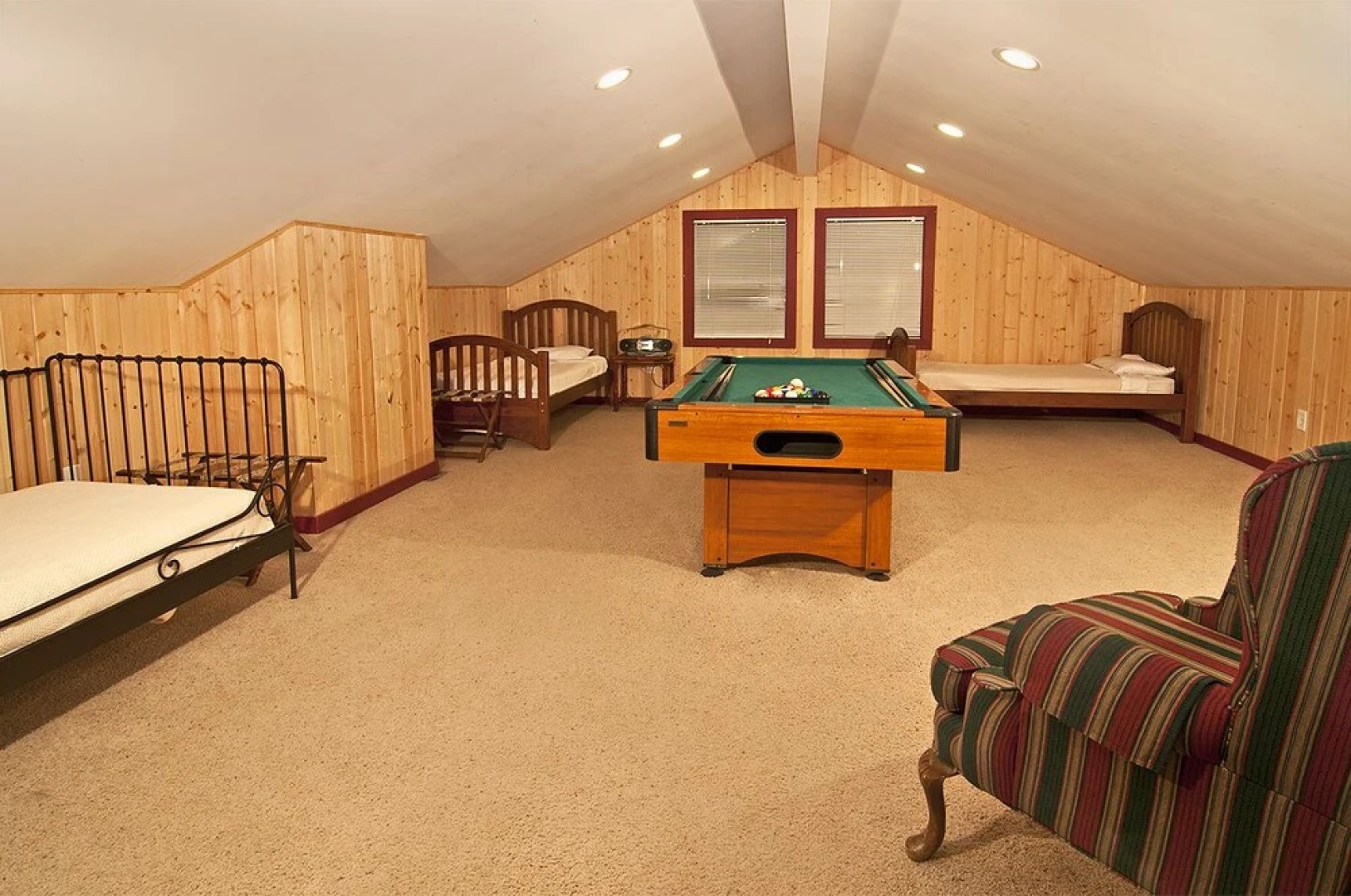 Money Creek Lodge - Five Bedroom Cabin with Hot Tub