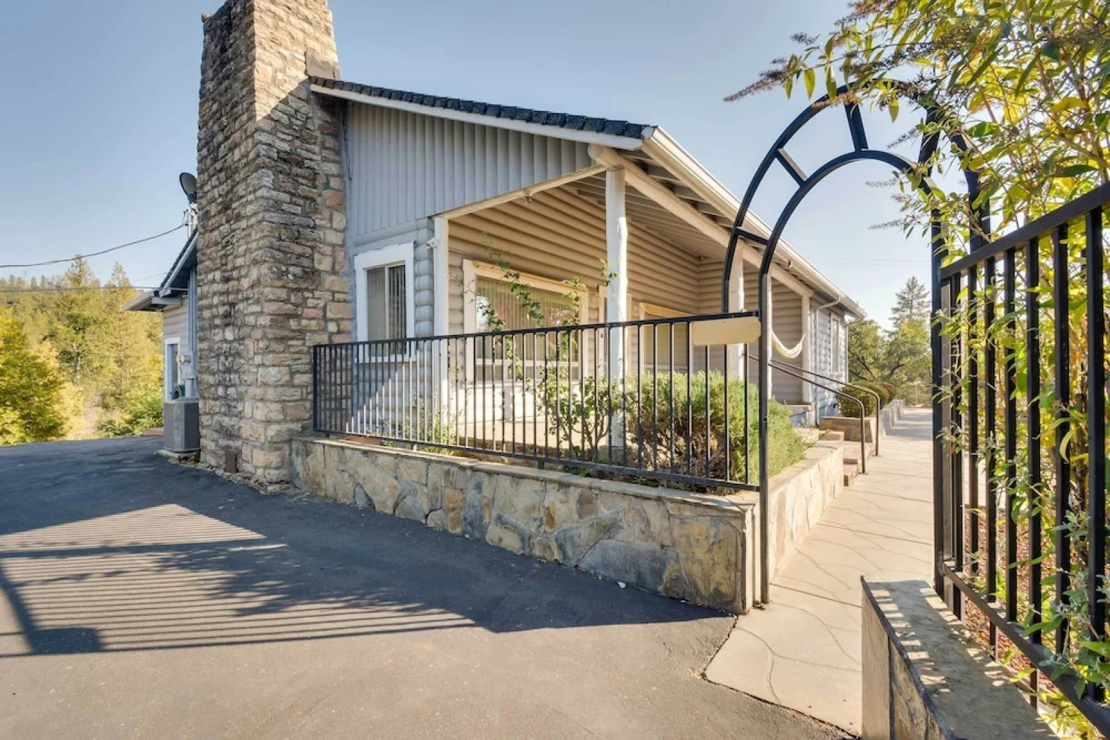 Waterfront Mariposa Vacation Rental w/ Hot Tub