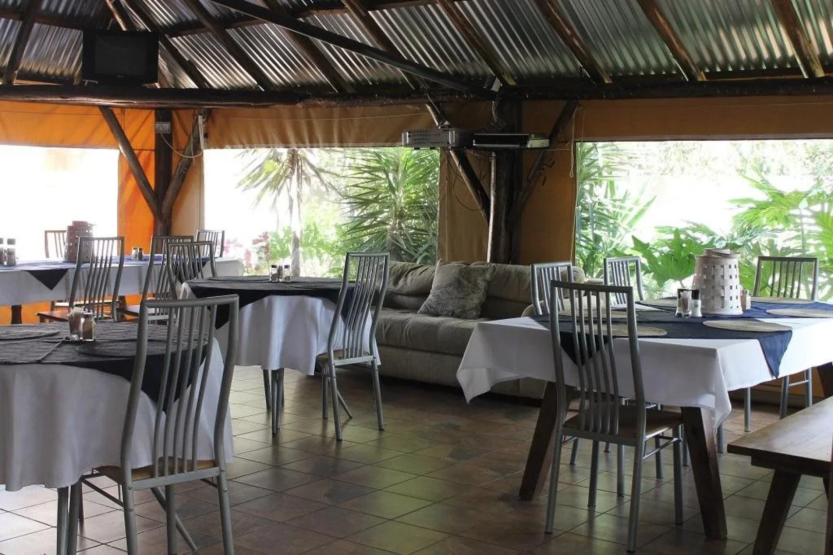 Fin and Feather Guesthouse