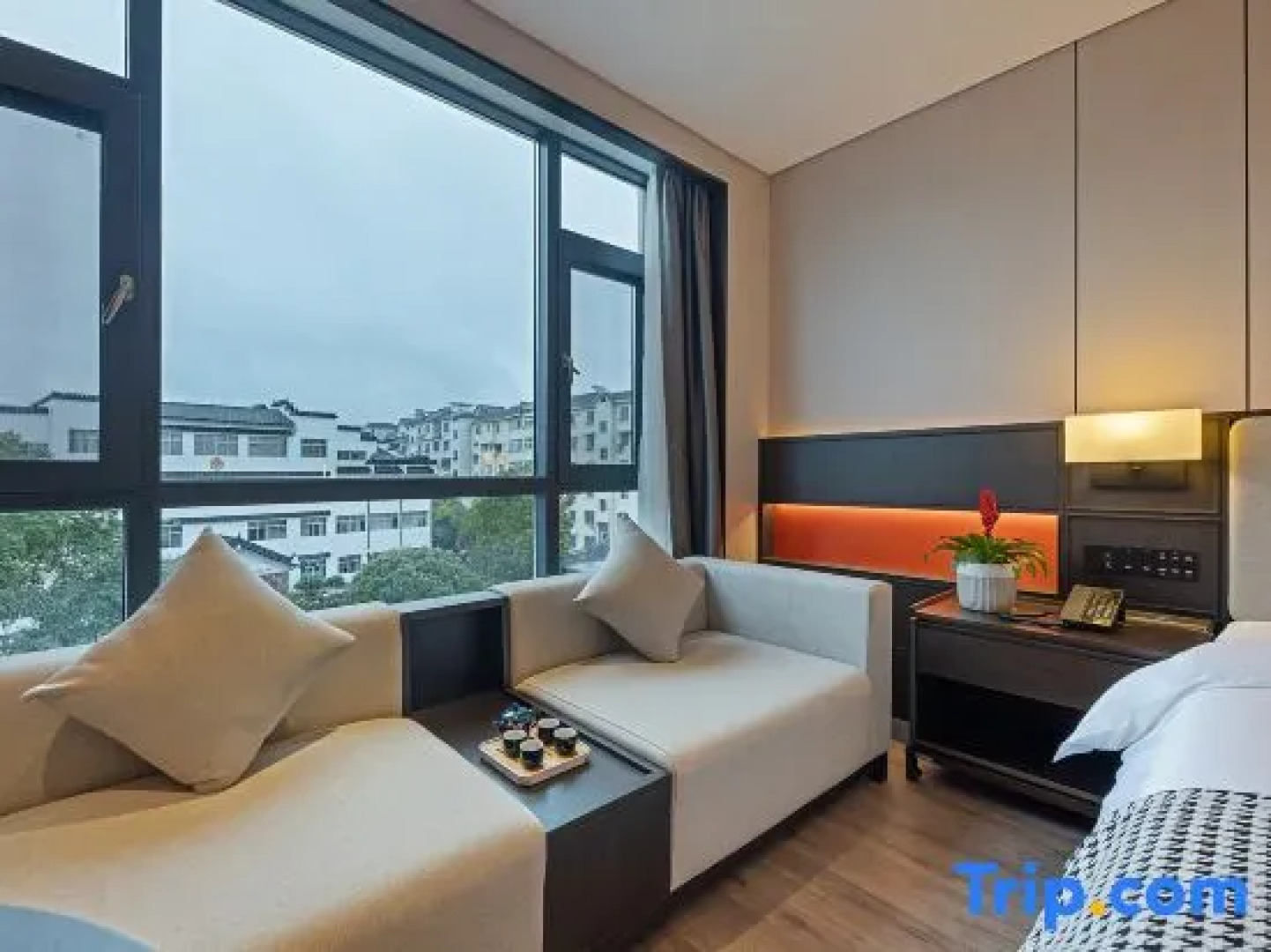 Wuyuan Qinghuawu International Hotel