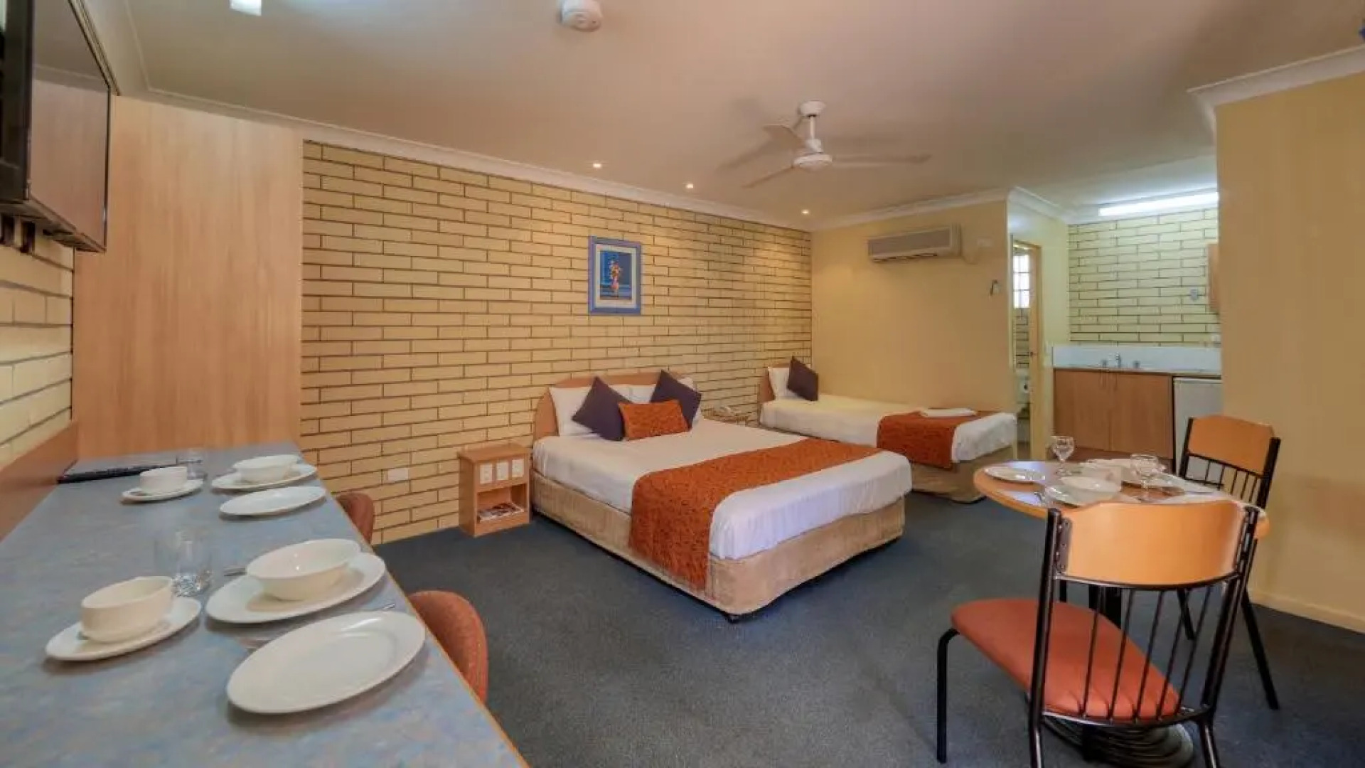 Riverland Motor Inn & River's Restaurant