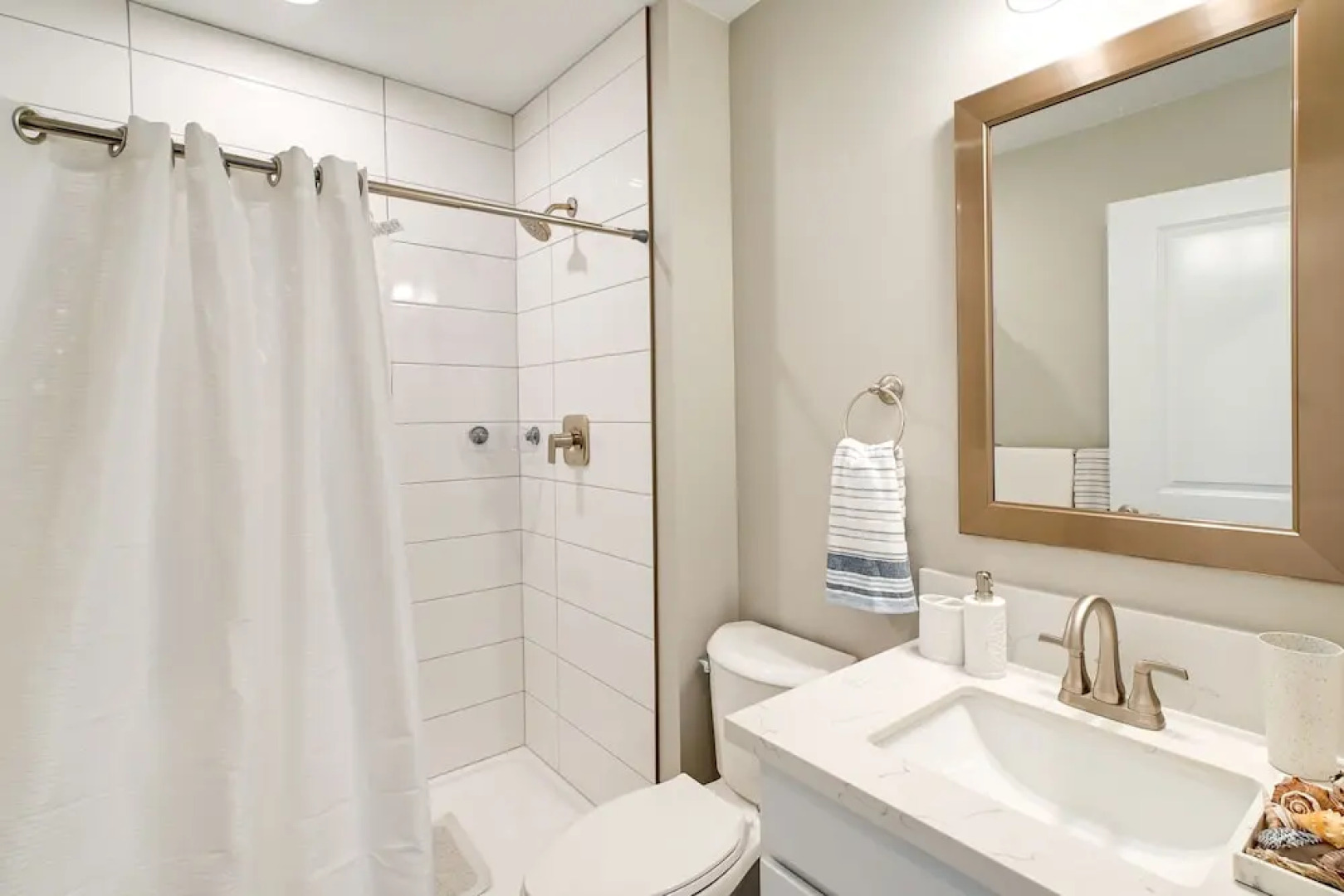 Ocean Shores Home w/ Game Room - Walk to Beaches!