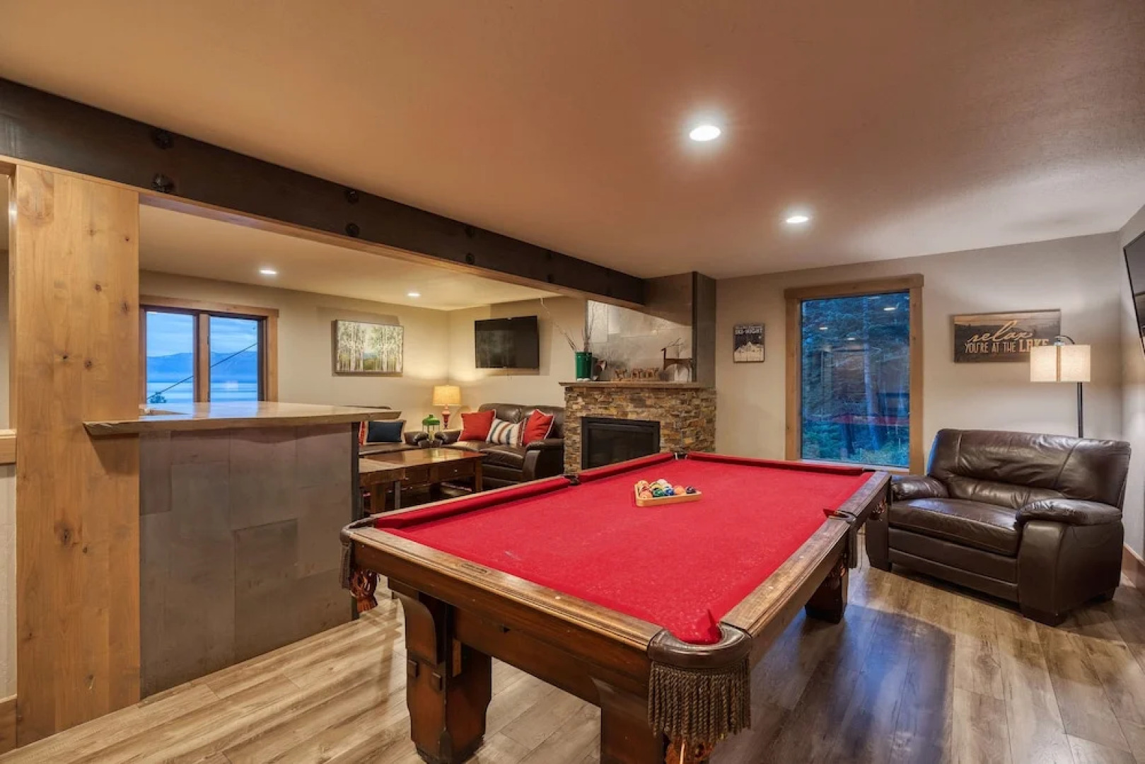 5BR 4BA Lake View Cabin by RedAwning