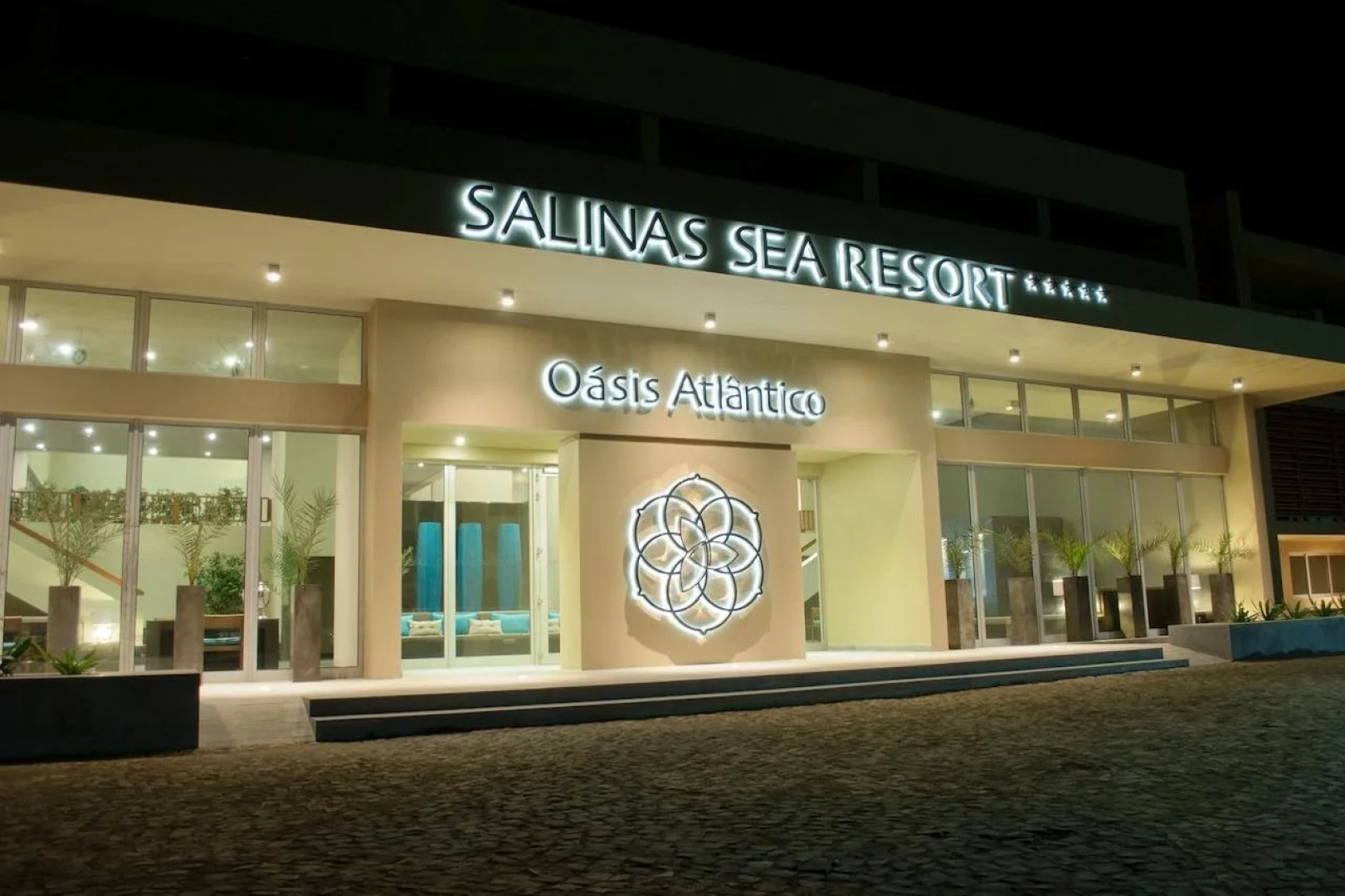 Hotel Oasis Salinas Sea