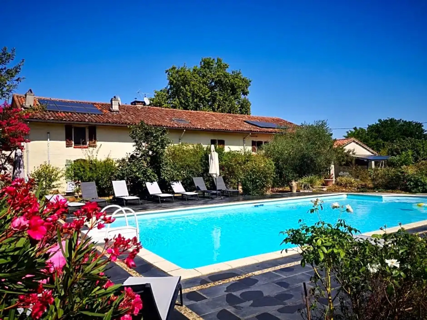 Domaine Des Jammetous - Hotel And Yoga Retreat Center