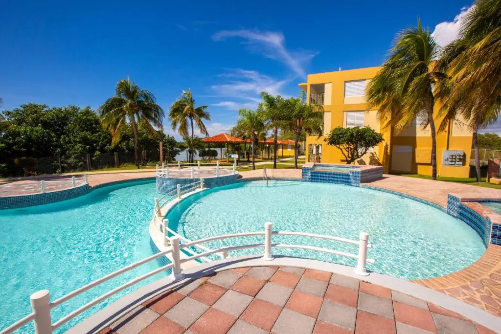 Water Front 1BR Apartment 2