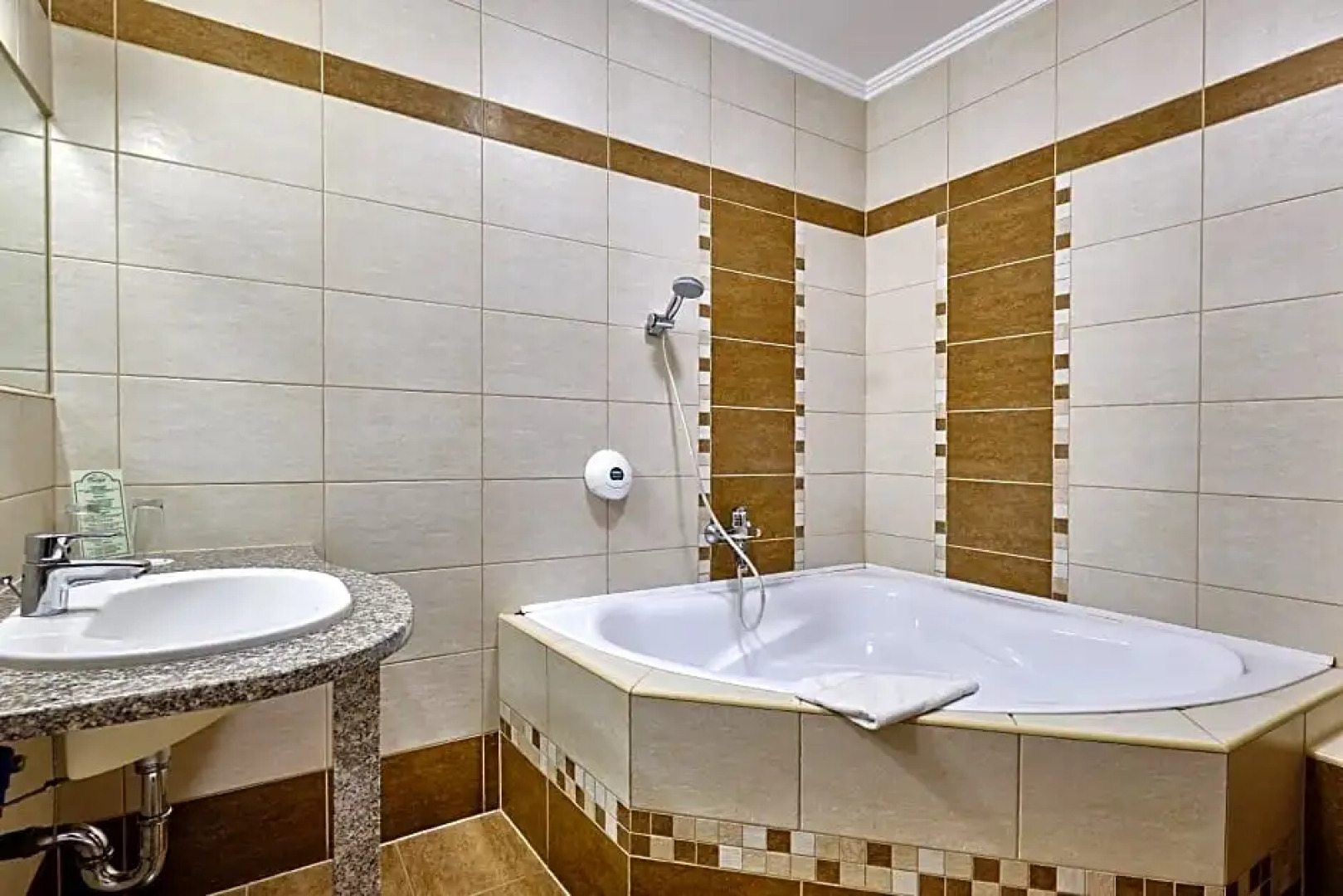 Lugas Wellness Hotel