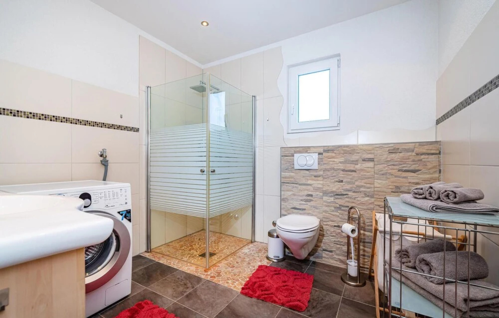 Awesome Apartment in Karin Gornji With Wifi and 2 Bedrooms