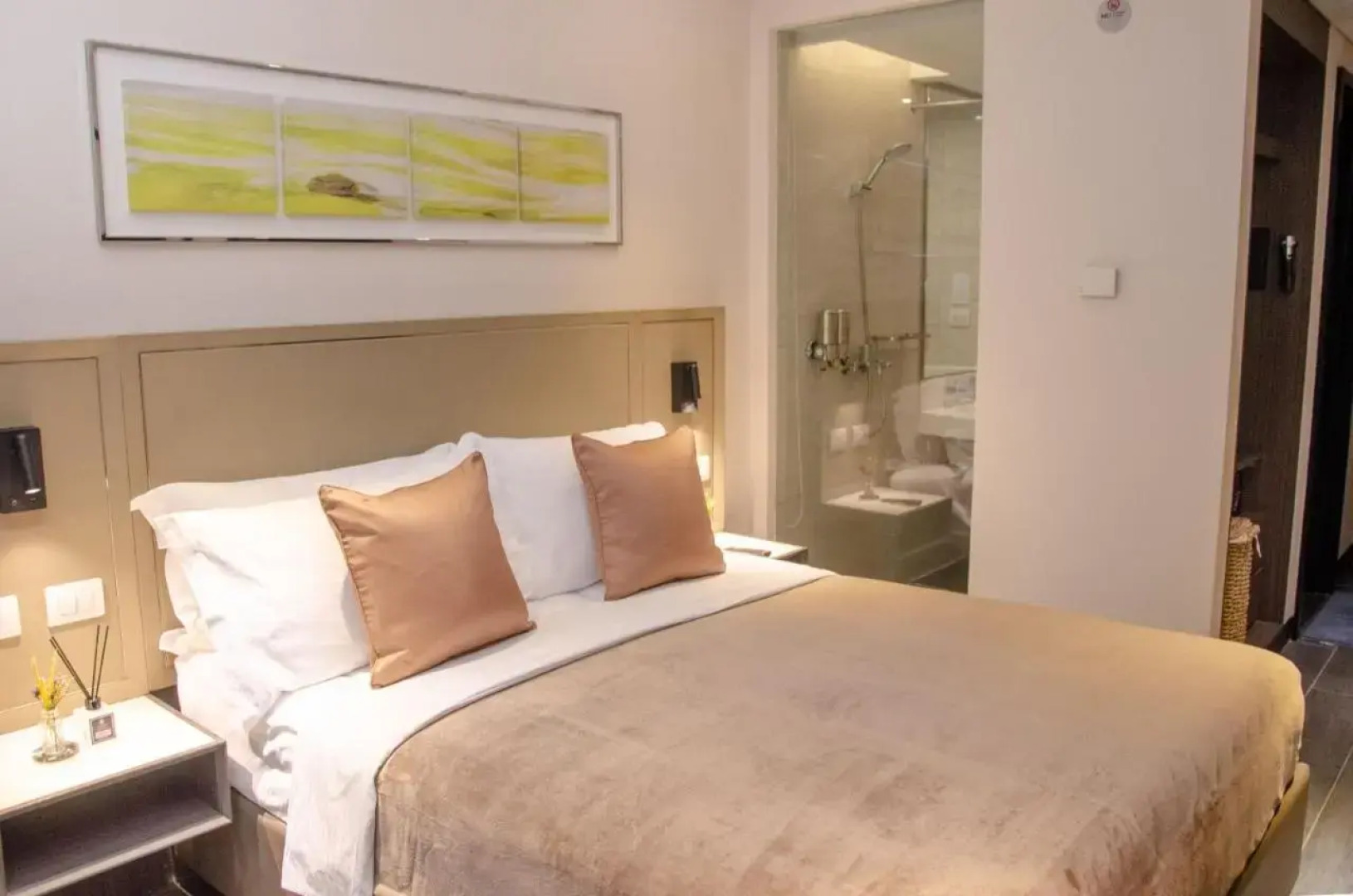 Newport Stay by Runway Manila & Attractions