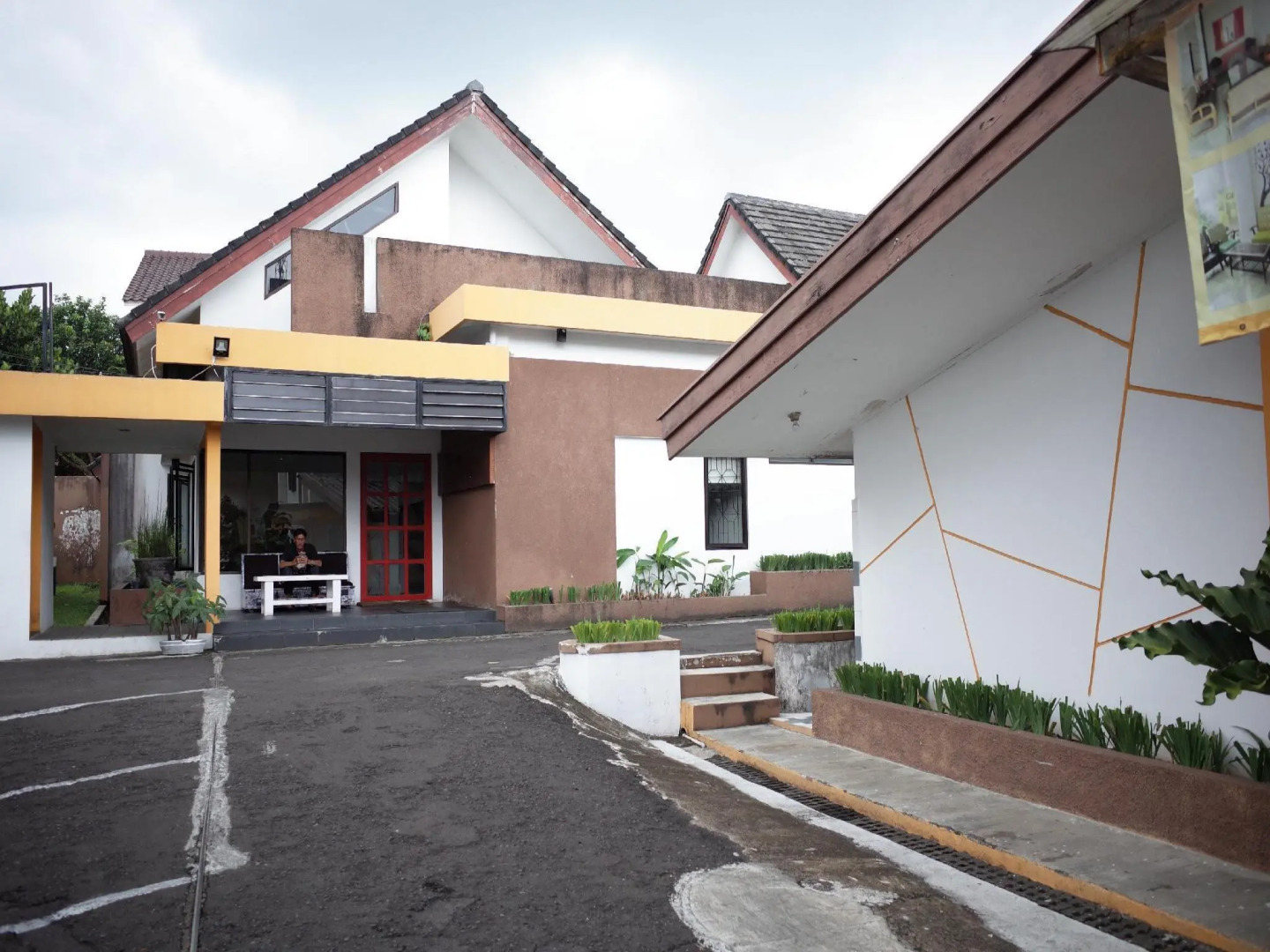 RedDoorz near Alun-alun Kota Sukabumi