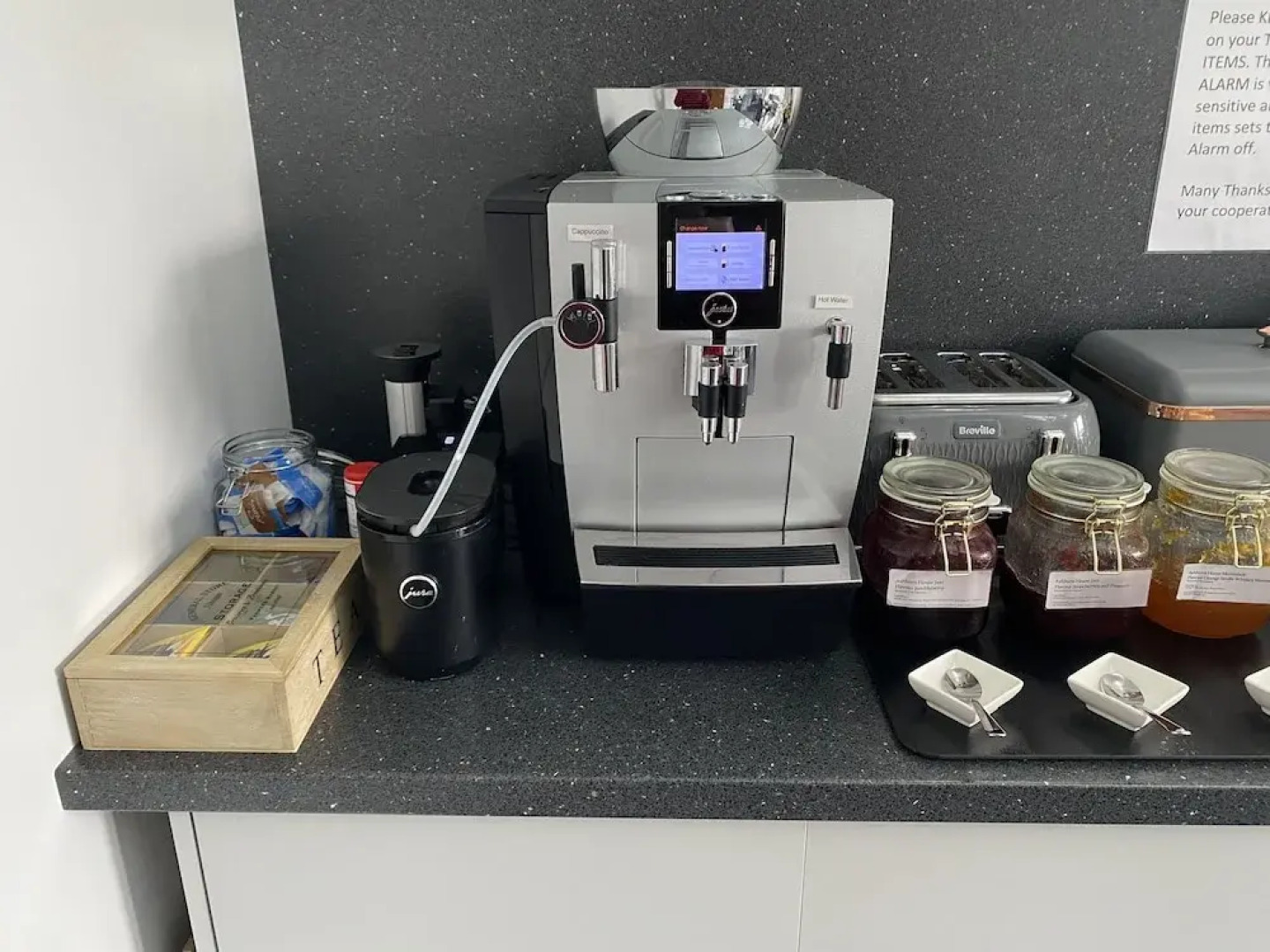 Ashburn House De Luxe B&B