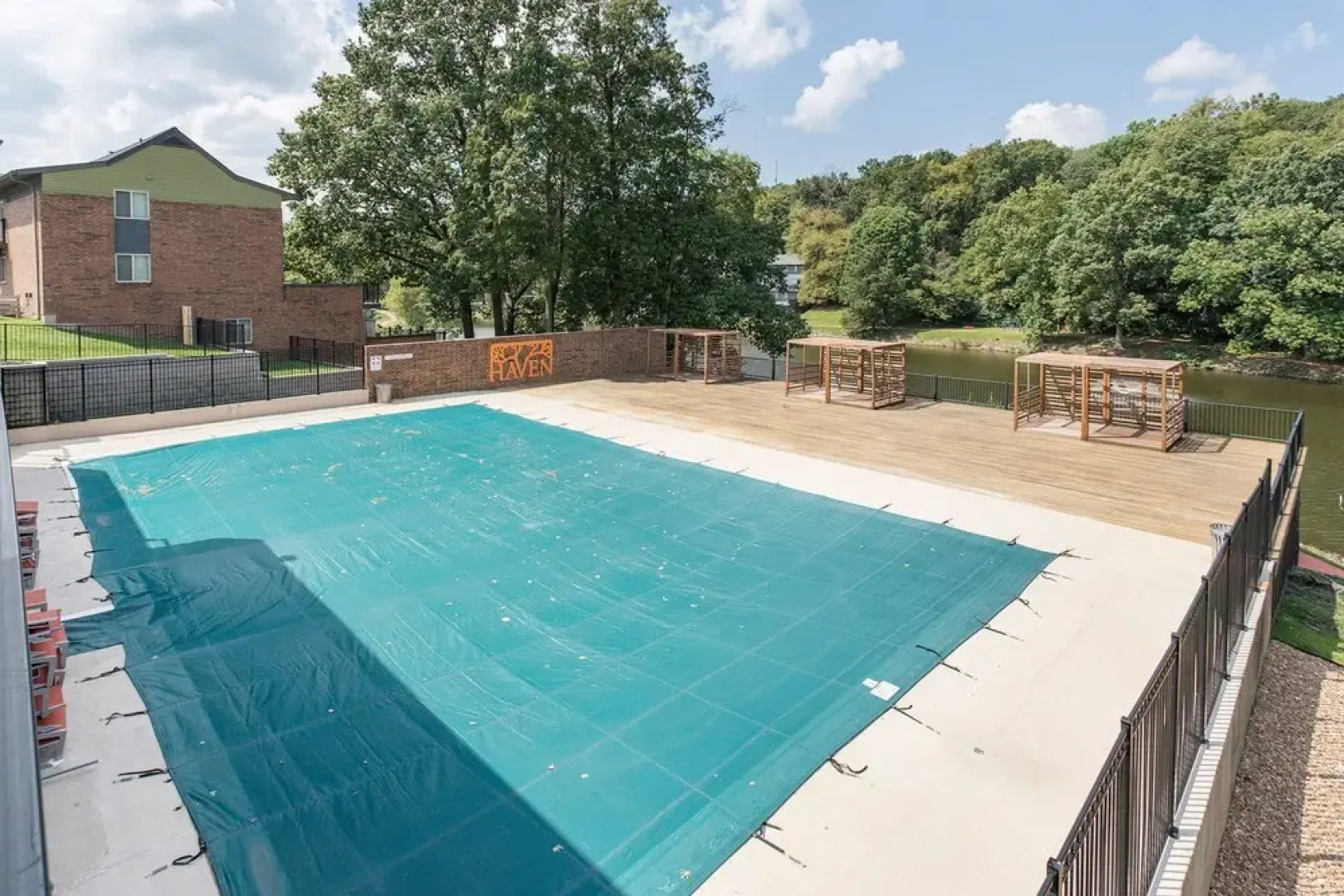 The Relaxing Lakeside Suites