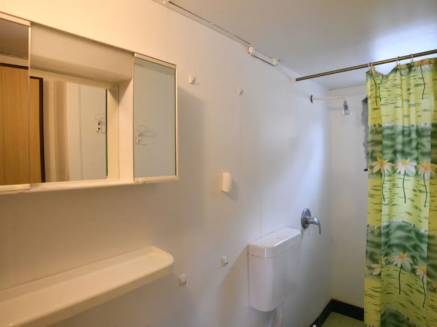 Cozy Detached Bungalow With Veranda Near the Sea