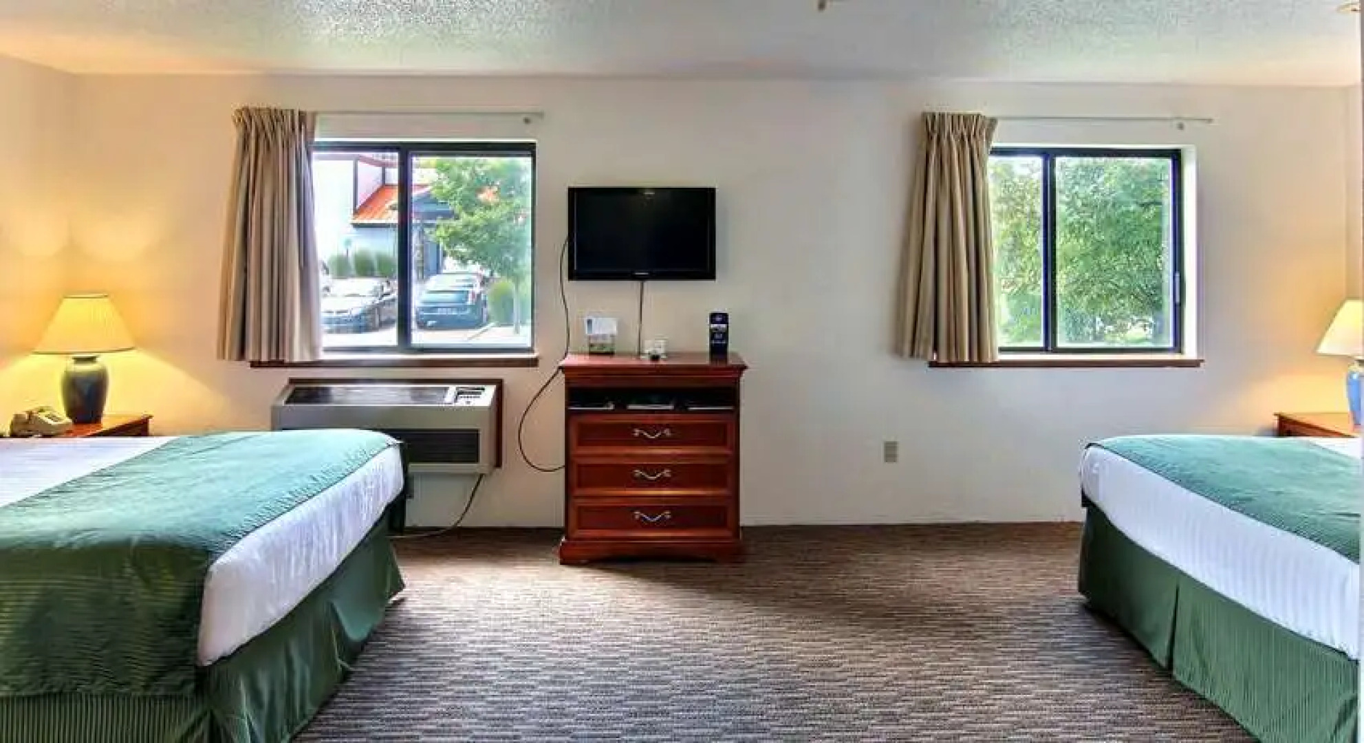 Days Inn & Suites by Wyndham Traverse City