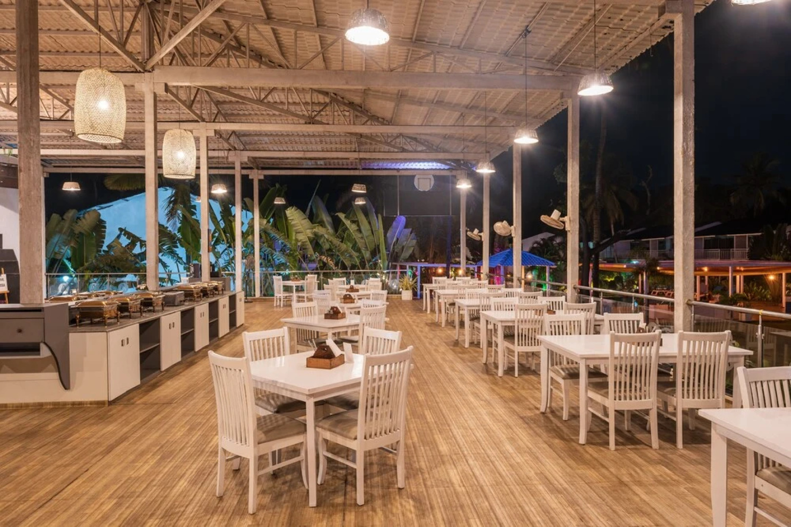 Foxoso La Beach Resort & Spa