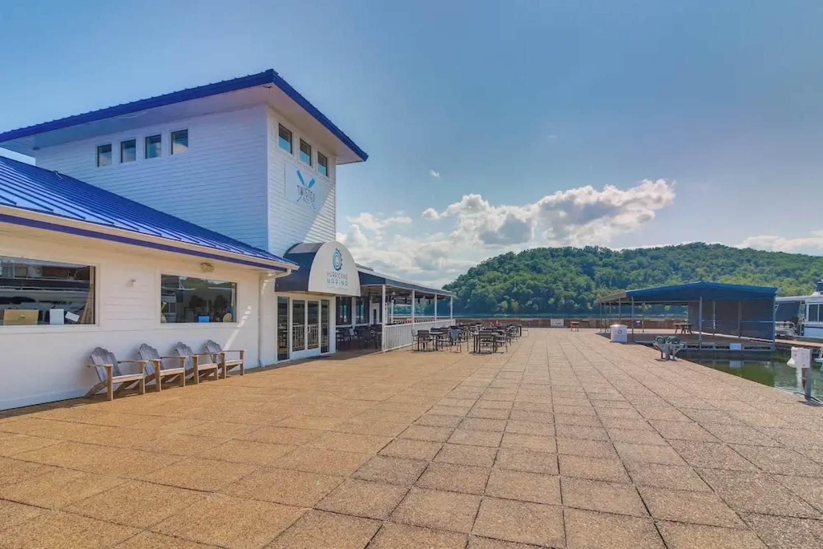 Walk to Marina: Center Hill Lake Family Home