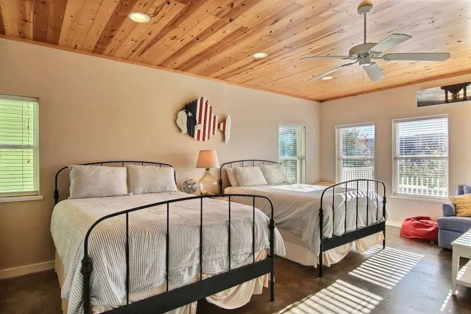 Vw57-ruby Redbird Roost