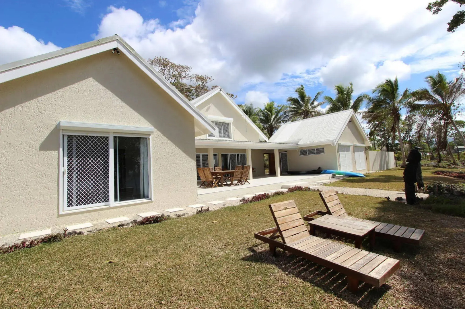 Vila Del Mare Beachfront Resort