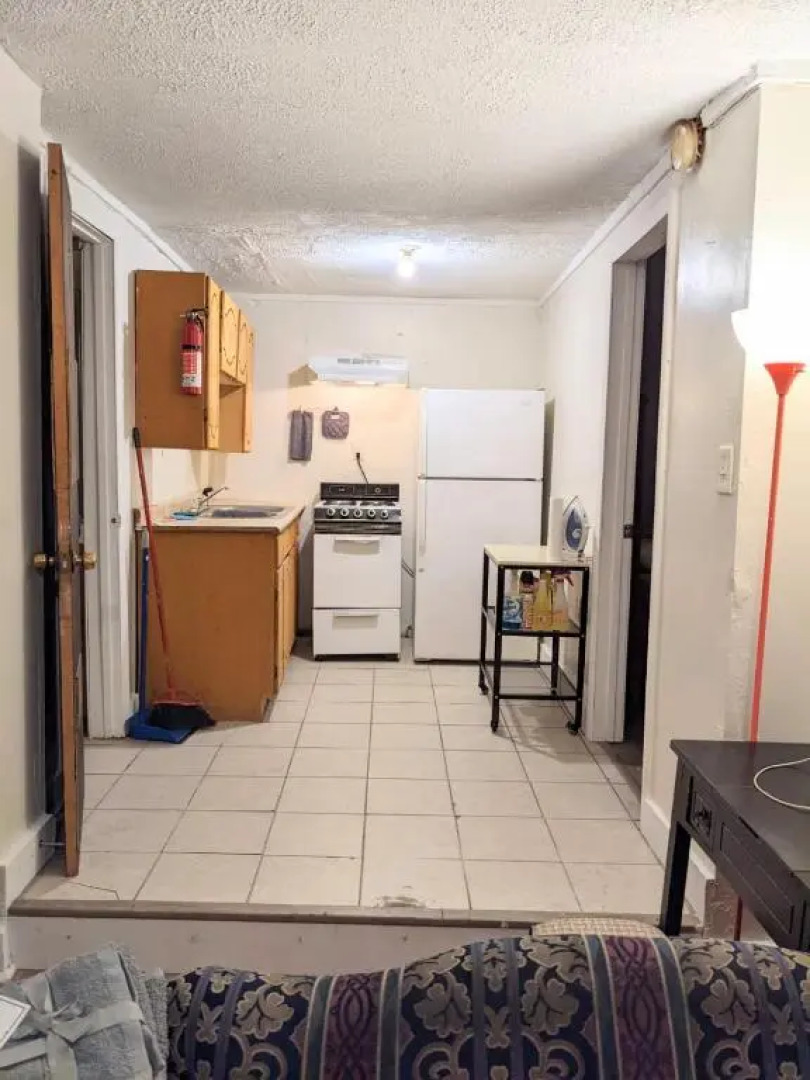 HISTORIC HILL APT2 (Downstairs)